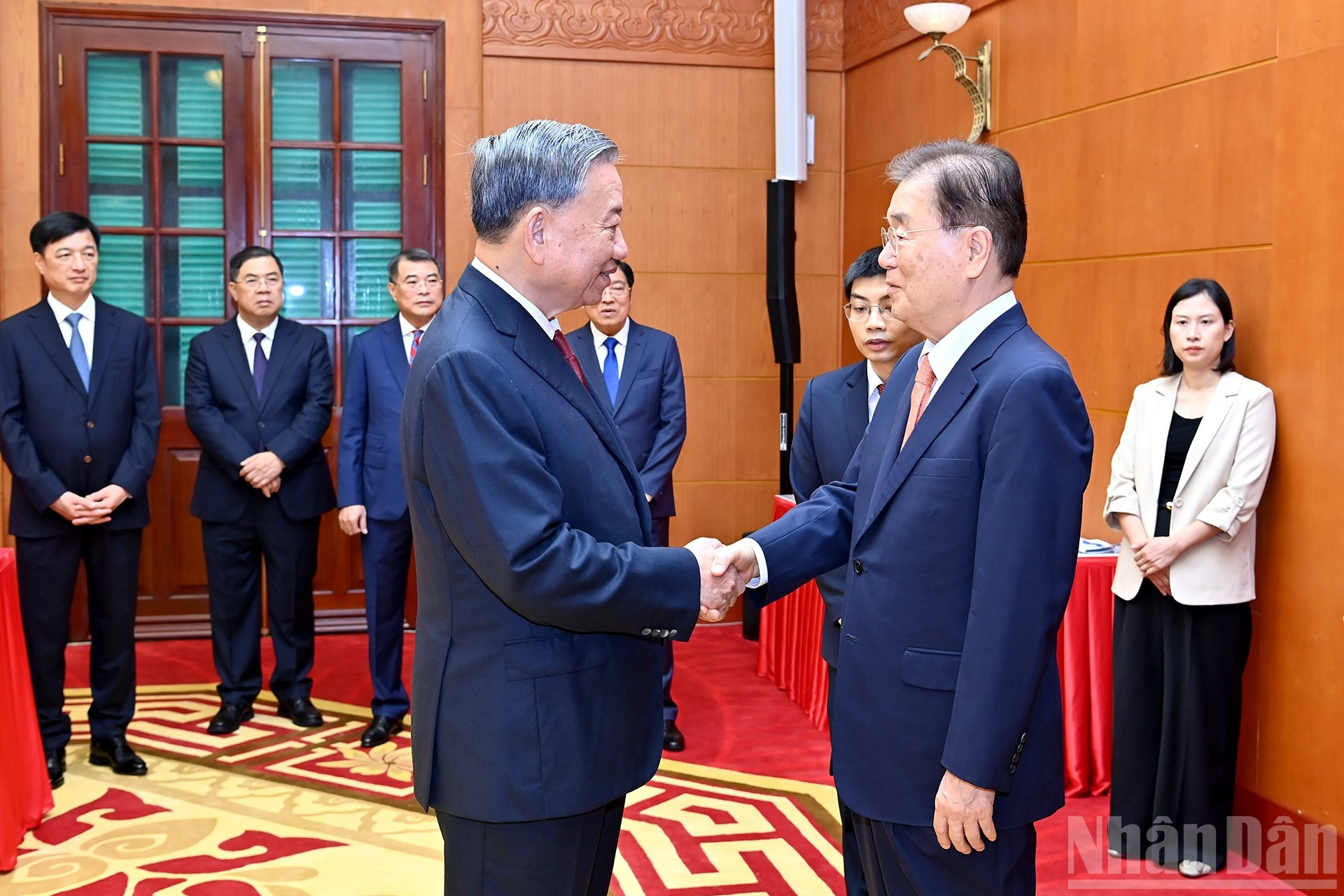 El máximo dirigente político de Vietnam da la bienvenida a los representantes de partidos amigos. El máximo dirigente político de Vietnam da la bienvenida a los representantes de partidos amigos.