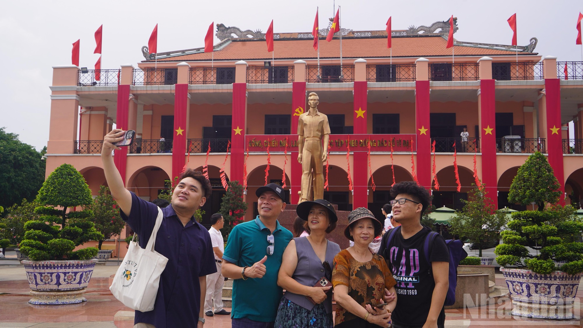 Desde ese muelle, el 5 de junio de 1911, el joven Nguyen Tat Thanh (el futuro presidente Ho Chi Minh) se embarcó en un viaje en busca del camino de salvación nacional.