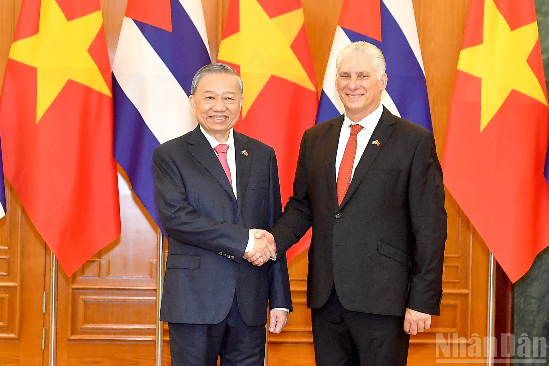 El secretario general del Partido Comunista de Vietnam, To Lam, y el primer secretario del Comité Central del Partido Comunista de Cuba y presidente de la República, Miguel Díaz-Canel Bermúdez El secretario general del Partido Comunista de Vietnam, To Lam, y el primer secretario del Comité Central del Partido Comunista de Cuba y presidente de la República, Miguel Díaz-Canel Bermúdez