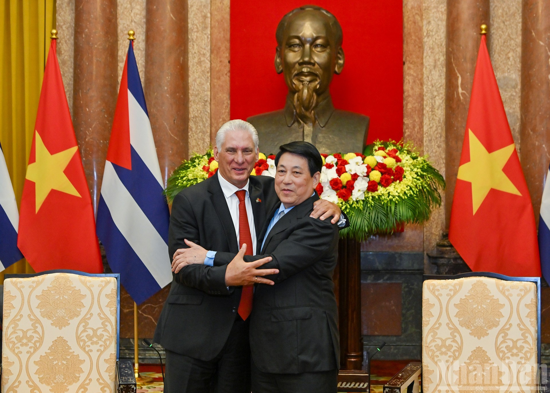 El presidente de Vietnam, Luong Cuong, y el primer secretario del Comité Central del Partido Comunista de Cuba y presidente de la República, Miguel Díaz-Canel Bermúdez. El presidente de Vietnam, Luong Cuong, y el primer secretario del Comité Central del Partido Comunista de Cuba y presidente de la República, Miguel Díaz-Canel Bermúdez.