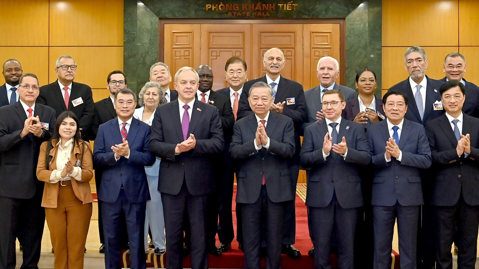 [Foto] Secretario general To Lam recibe a partidos amigos por conmemoración del Día Nacional de Vietnam