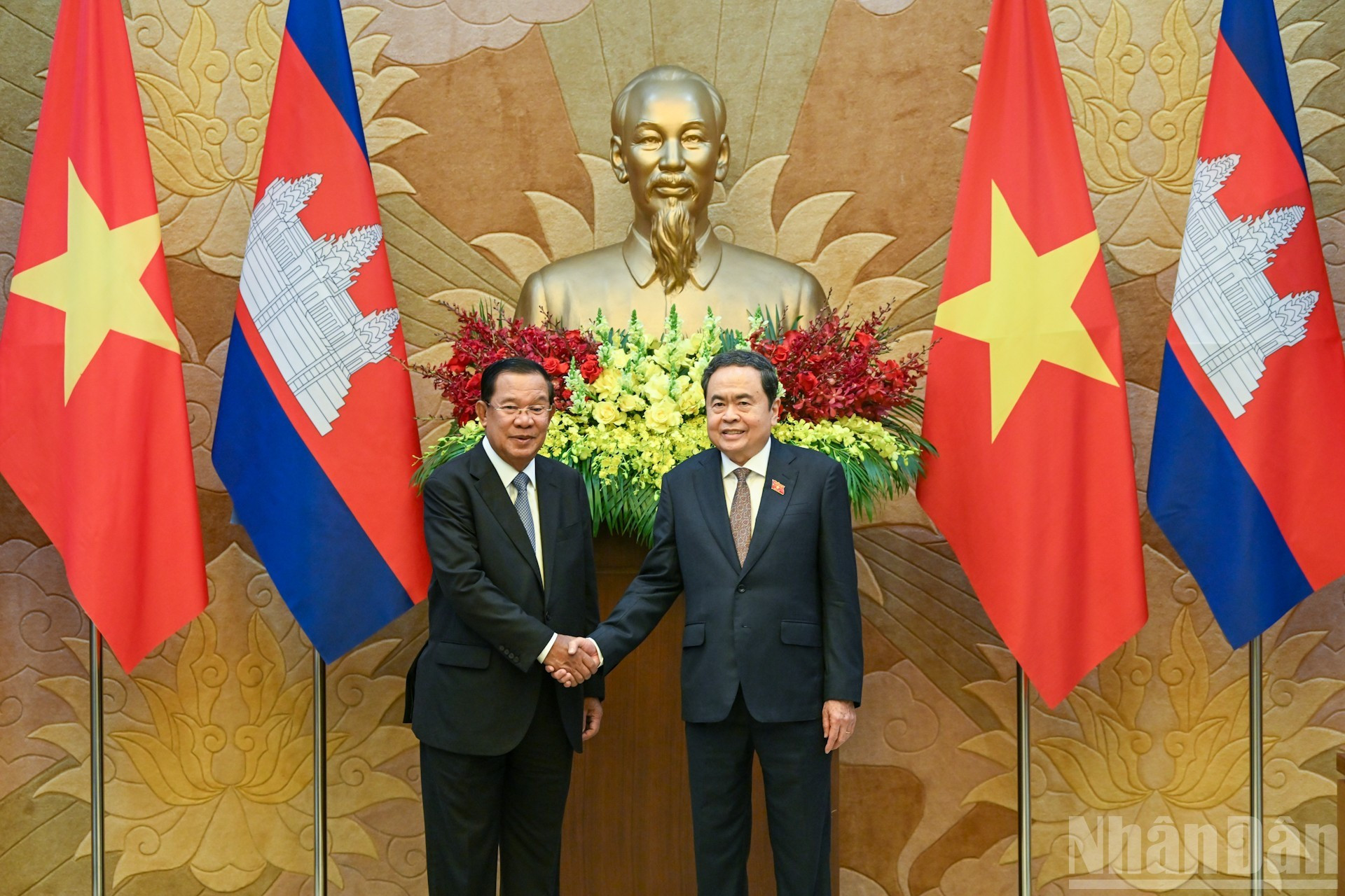 [Foto] Dirigente parlamentario vietnamita se reúne con presidente del Senado camboyano