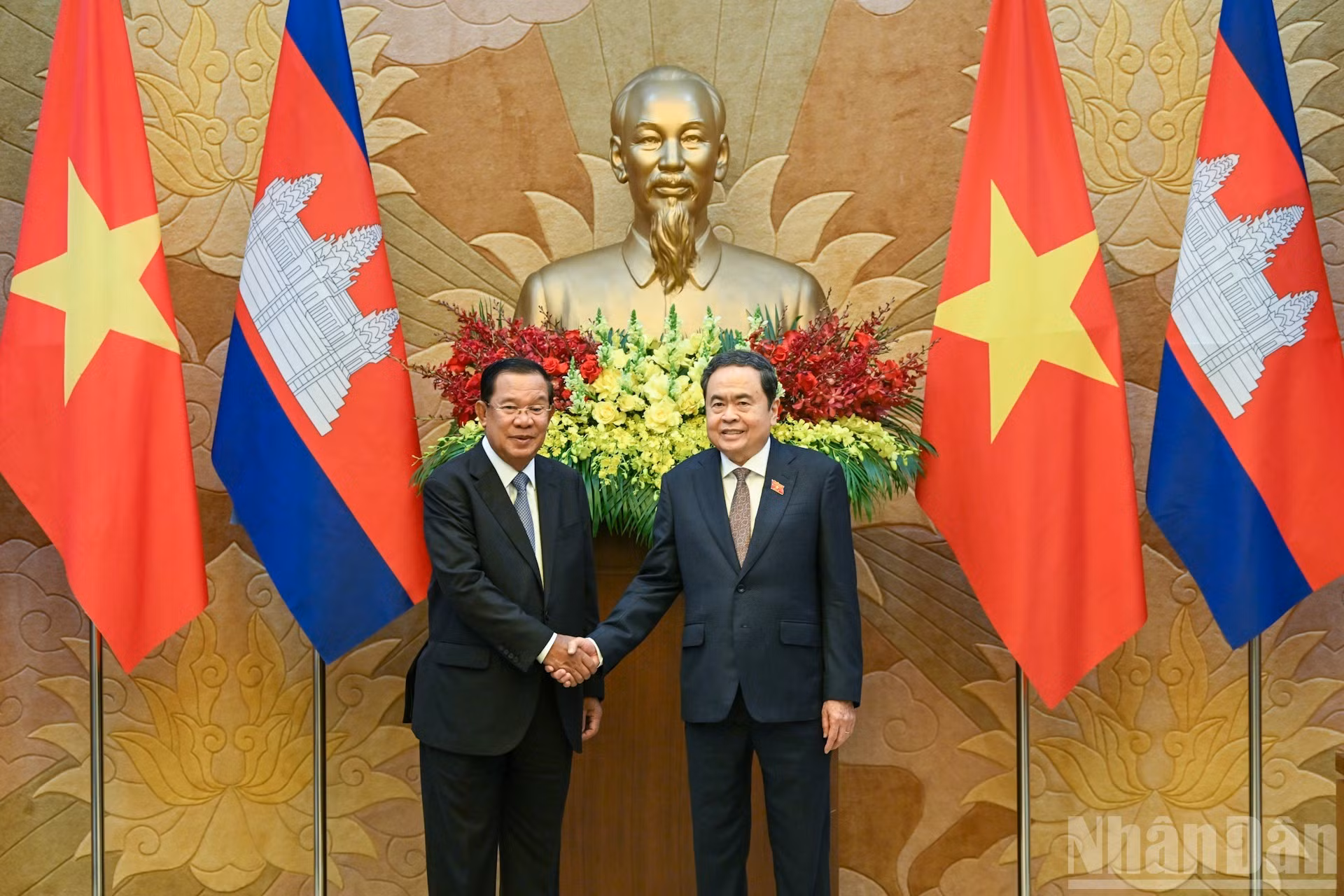 [Foto] Dirigente parlamentario vietnamita se reúne con presidente del Senado camboyano