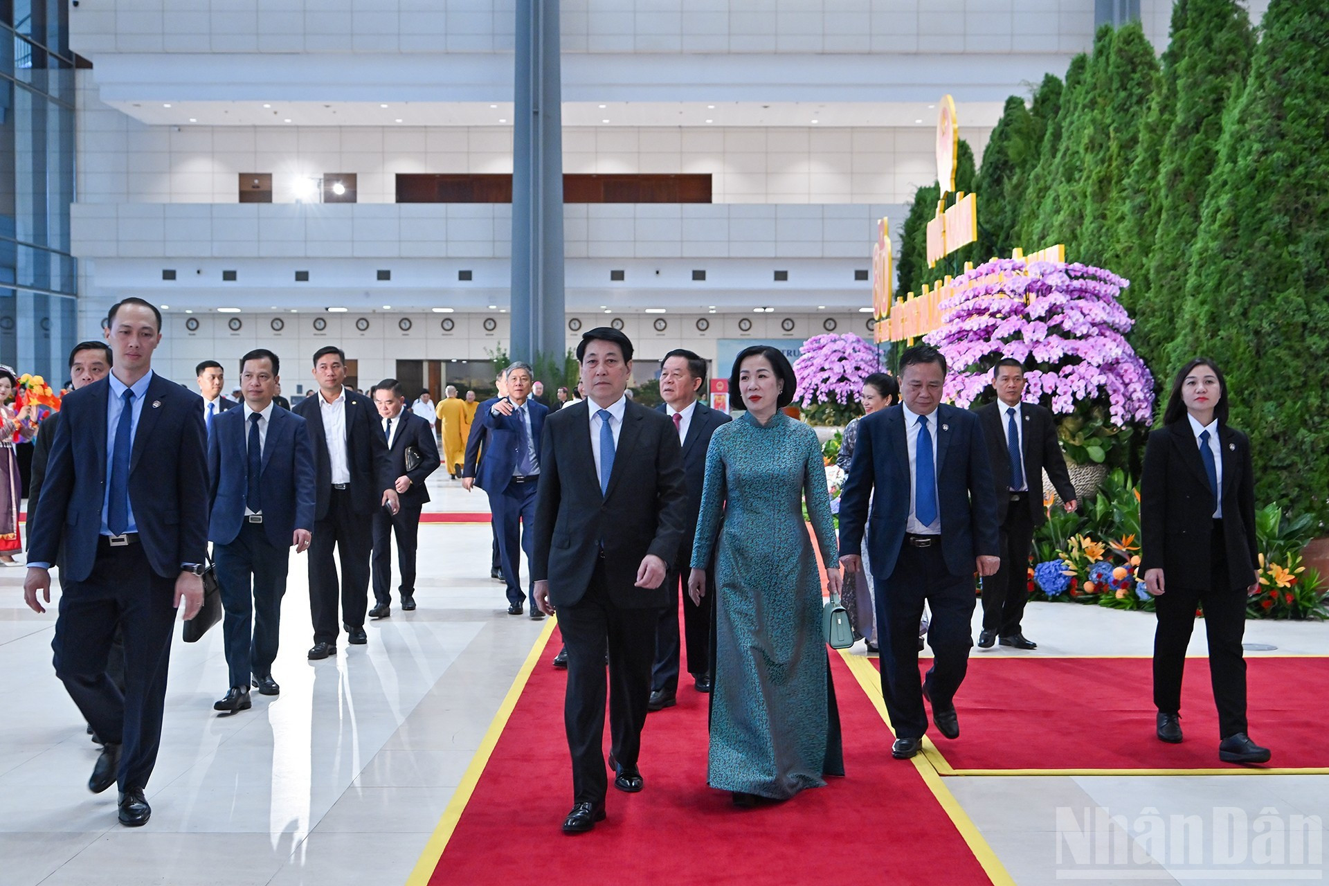 El presidente de Vietnam, Luong Cuong, y su esposa, llegan a la velada.