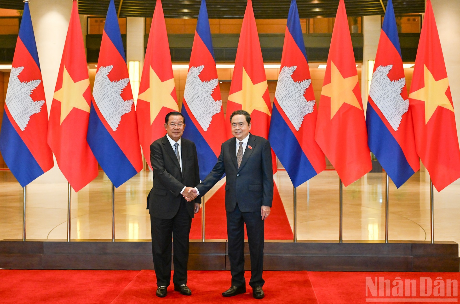 El presidente de la Asamblea Nacional de Vietnam, Tran Thanh Man, y el titular del Senado y presidente del Partido Popular de Camboya, Samdech Techo Hun Sen. El presidente de la Asamblea Nacional de Vietnam, Tran Thanh Man, y el titular del Senado y presidente del Partido Popular de Camboya, Samdech Techo Hun Sen.