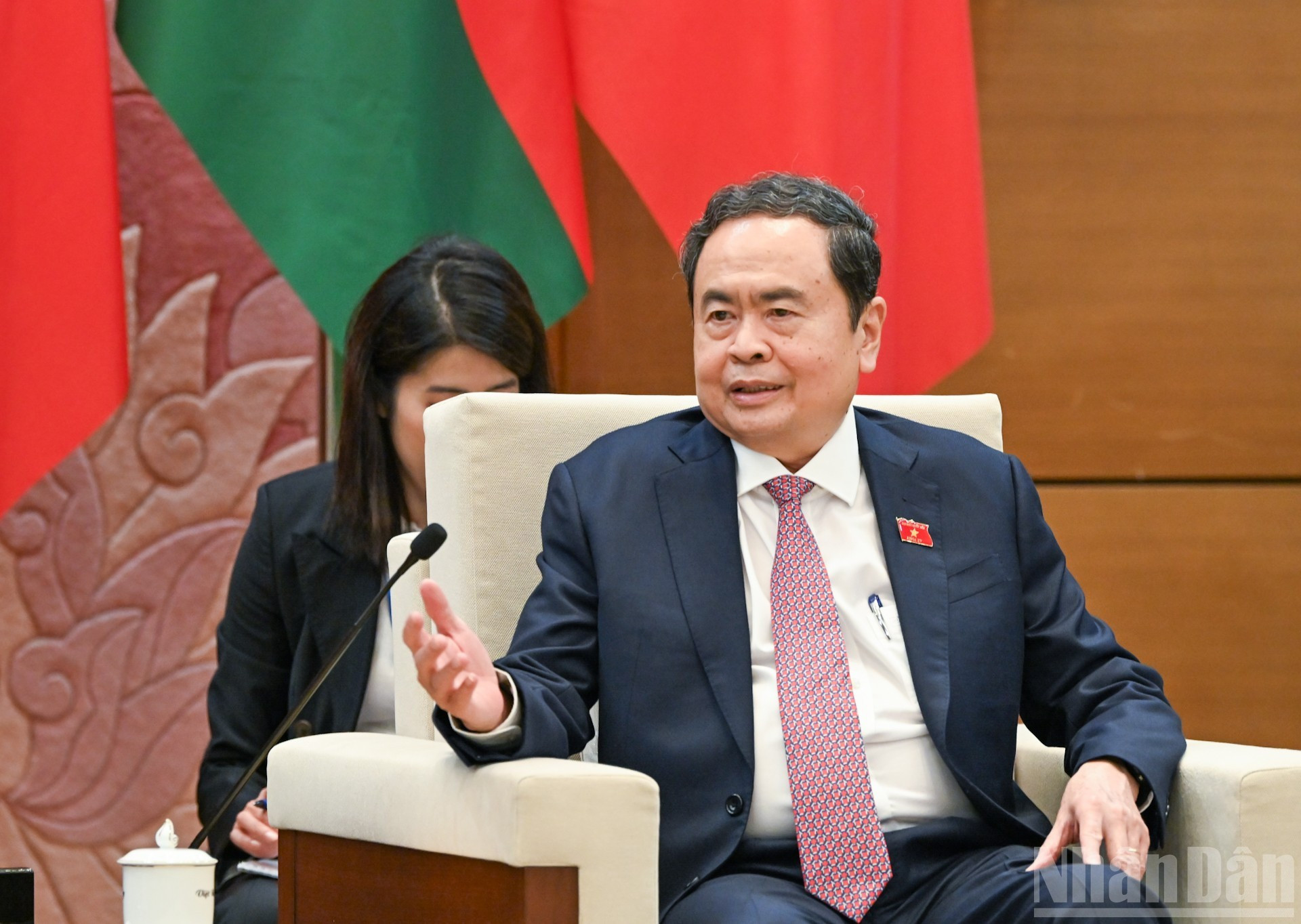 El presidente de la Asamblea Nacional de Vietnam, Tran Thanh Man, tiene la palabra. El presidente de la Asamblea Nacional de Vietnam, Tran Thanh Man, tiene la palabra.