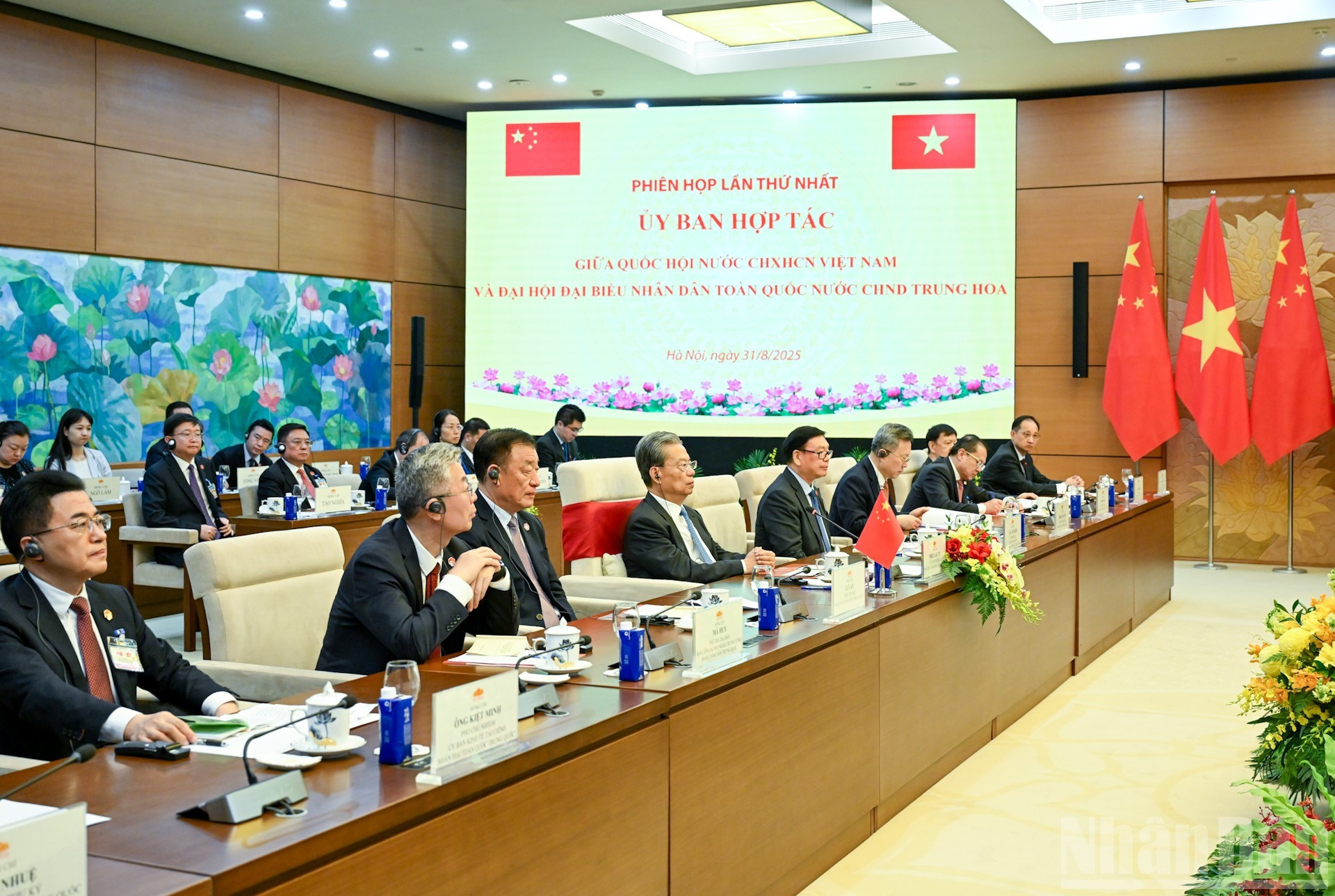 Zhao Leji y representantes de la APN de China. Zhao Leji y representantes de la APN de China.