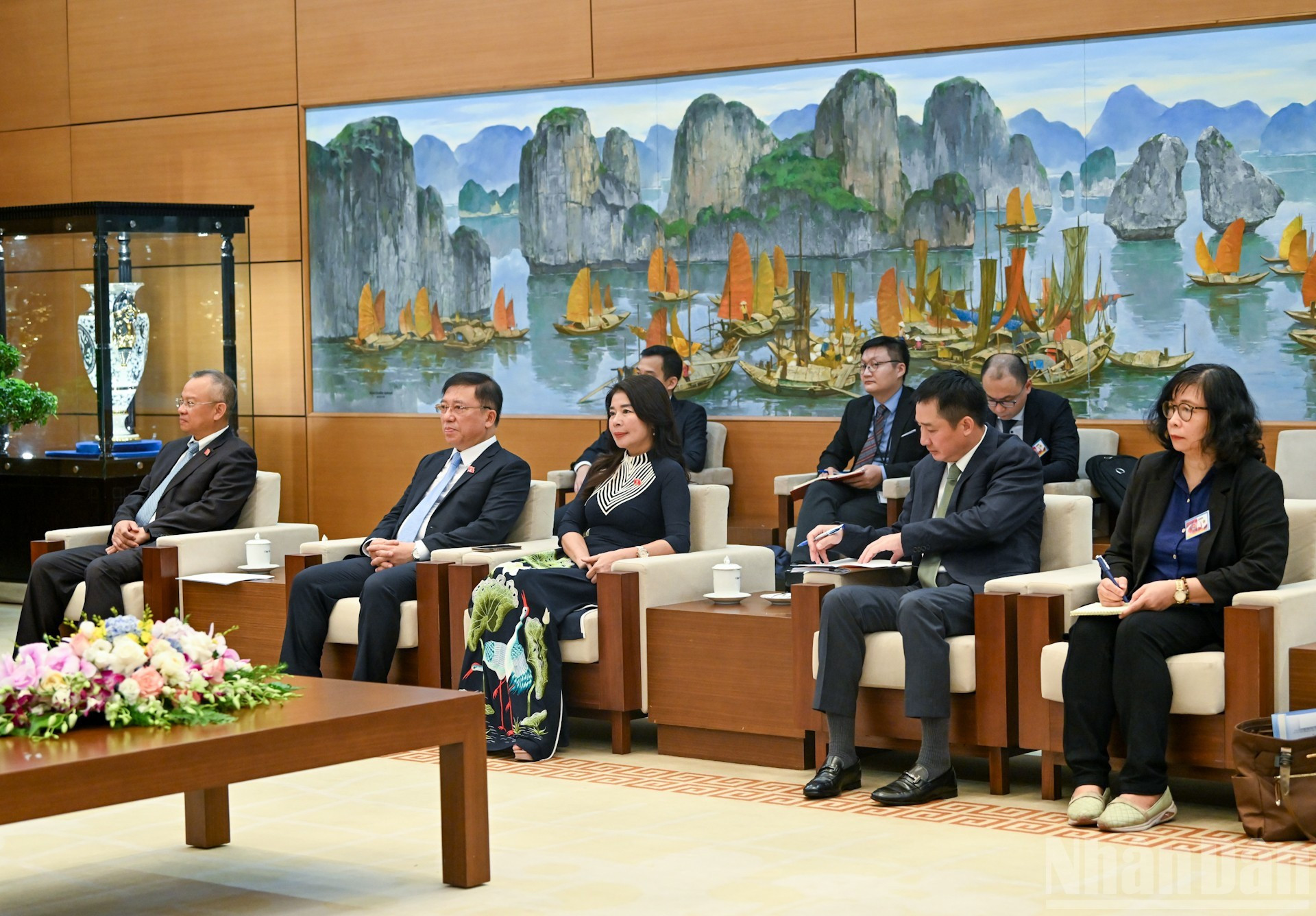 Representantes vietnamitas en la cita. Representantes vietnamitas en la cita.