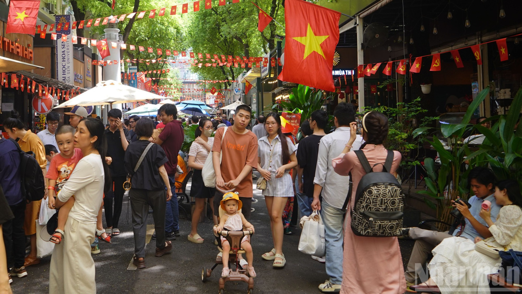 La calle de libros Nguyen Binh.