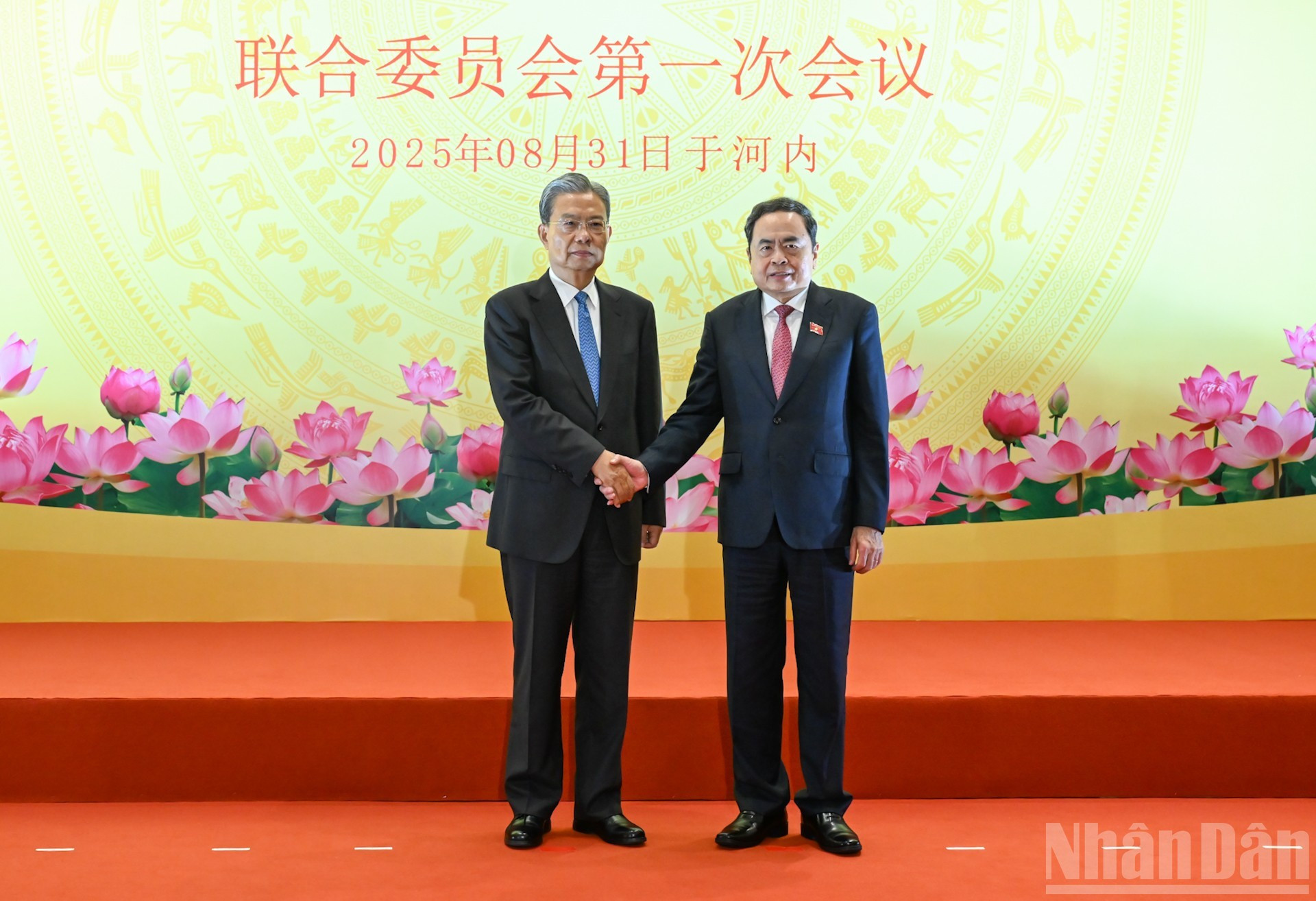 El presidente de la ANV, Tran Thanh Man (derecha), y el miembro del Comité Permanente del Buró Político del Partido Comunista de China y presidente del Comité Permanente de la APN, Zhao Leji. El presidente de la ANV, Tran Thanh Man (derecha), y el miembro del Comité Permanente del Buró Político del Partido Comunista de China y presidente del Comité Permanente de la APN, Zhao Leji.