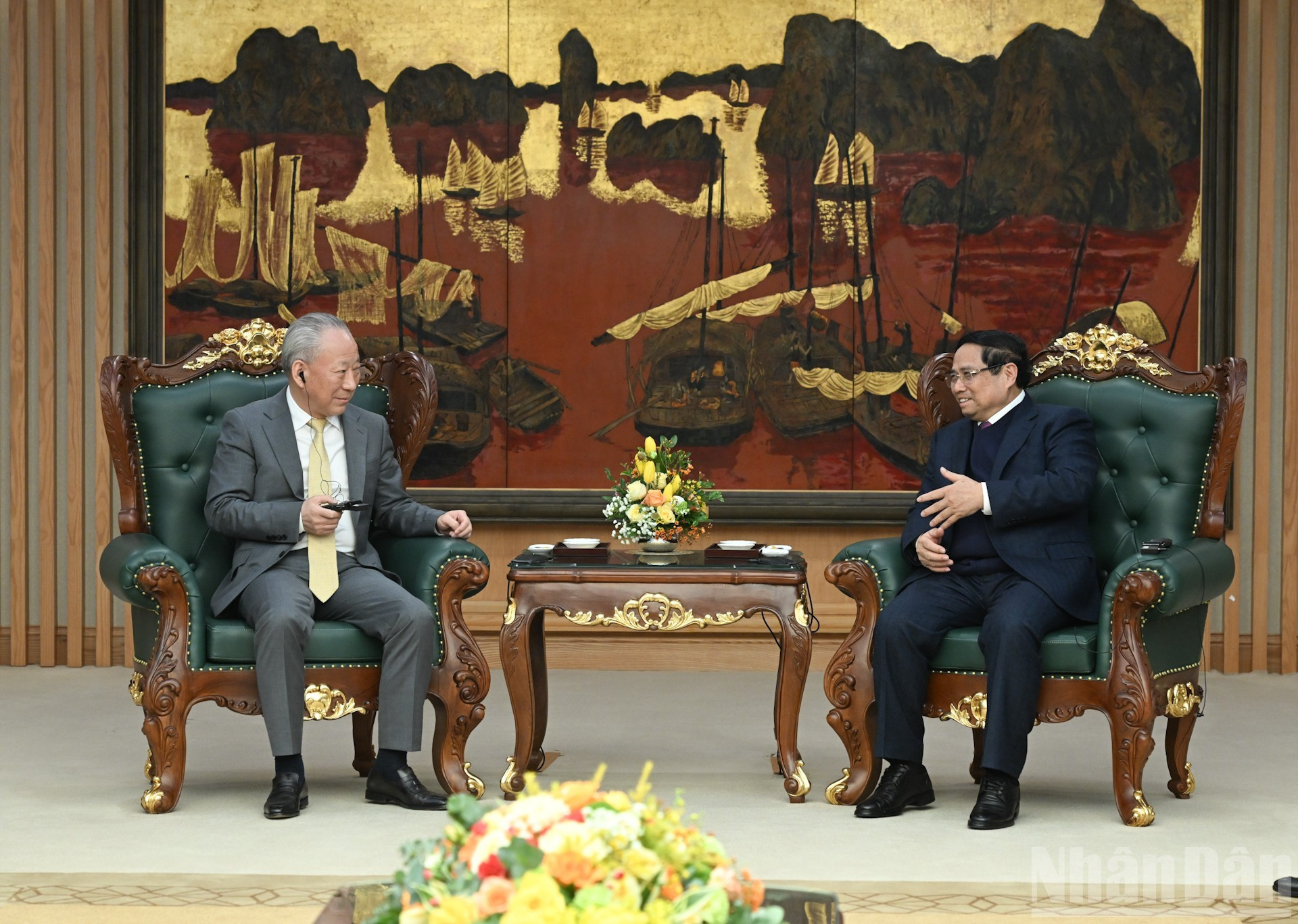 El primer ministro de Vietnam, Pham Minh Chinh, se reúne con Yan Jiehe, fundador de China Pacific Construction Group.