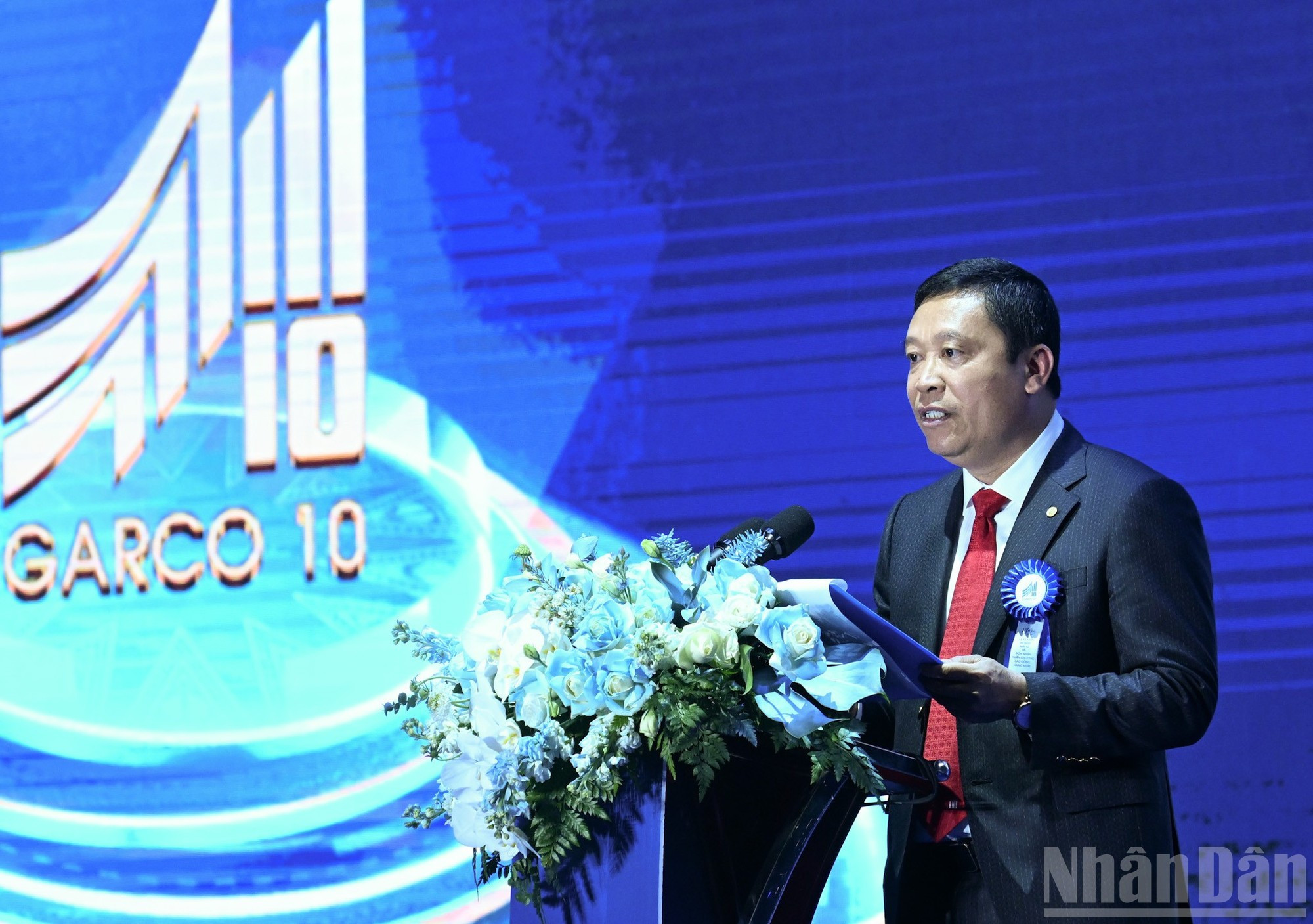 El director general de la Corporación Textil y de Confección 10, Than Duc Viet, en su intervención.