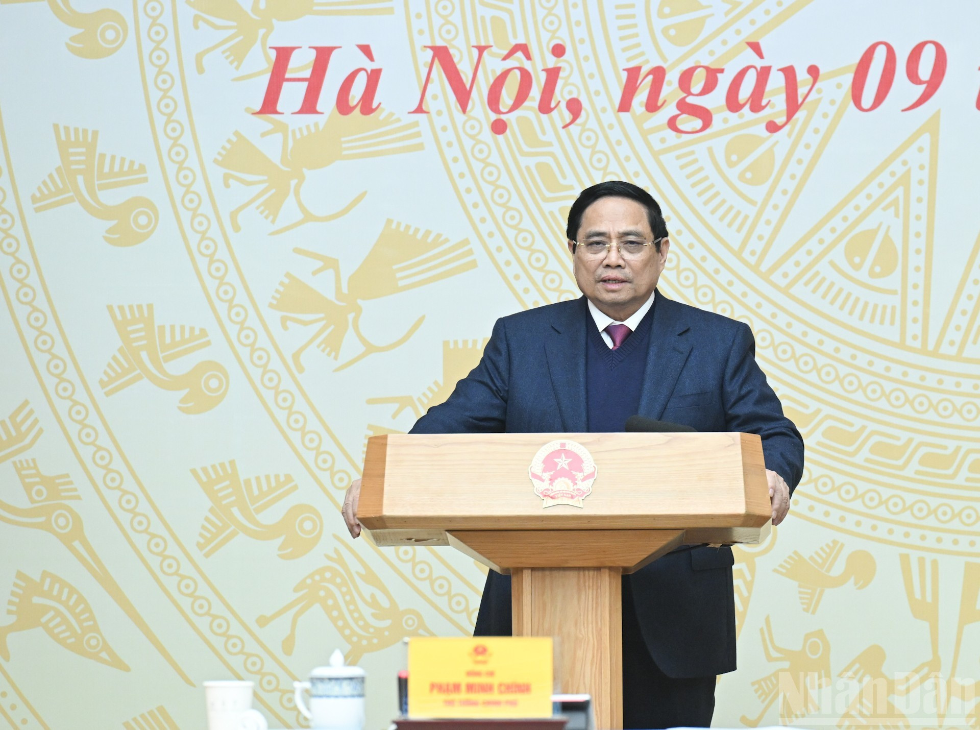 El primer ministro Pham Minh Chinh interviene en la conferencia.