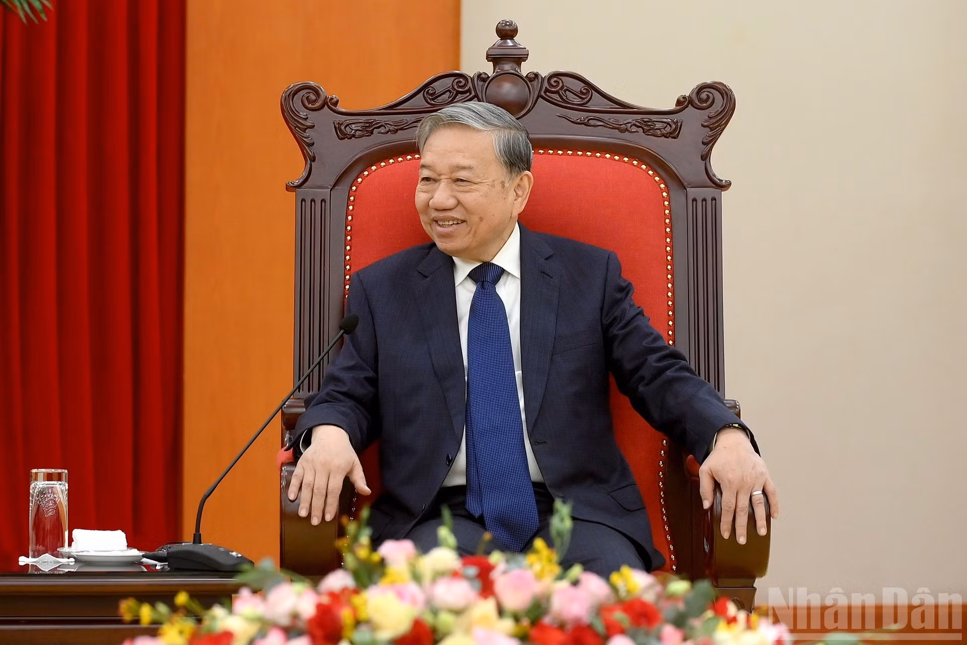 El secretario general del Partido Comunista de Vietnam, To Lam, tiene la palabra.