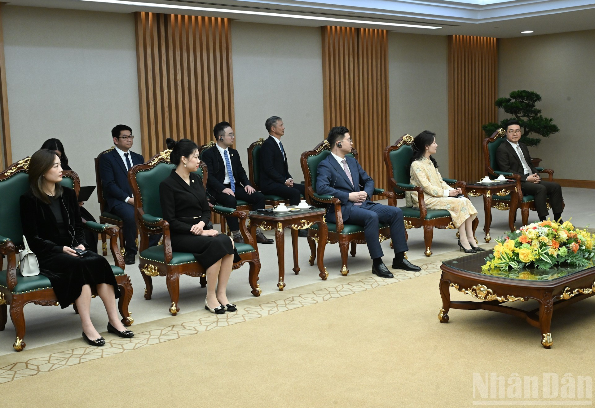 Acompañantes al empresario chino.
