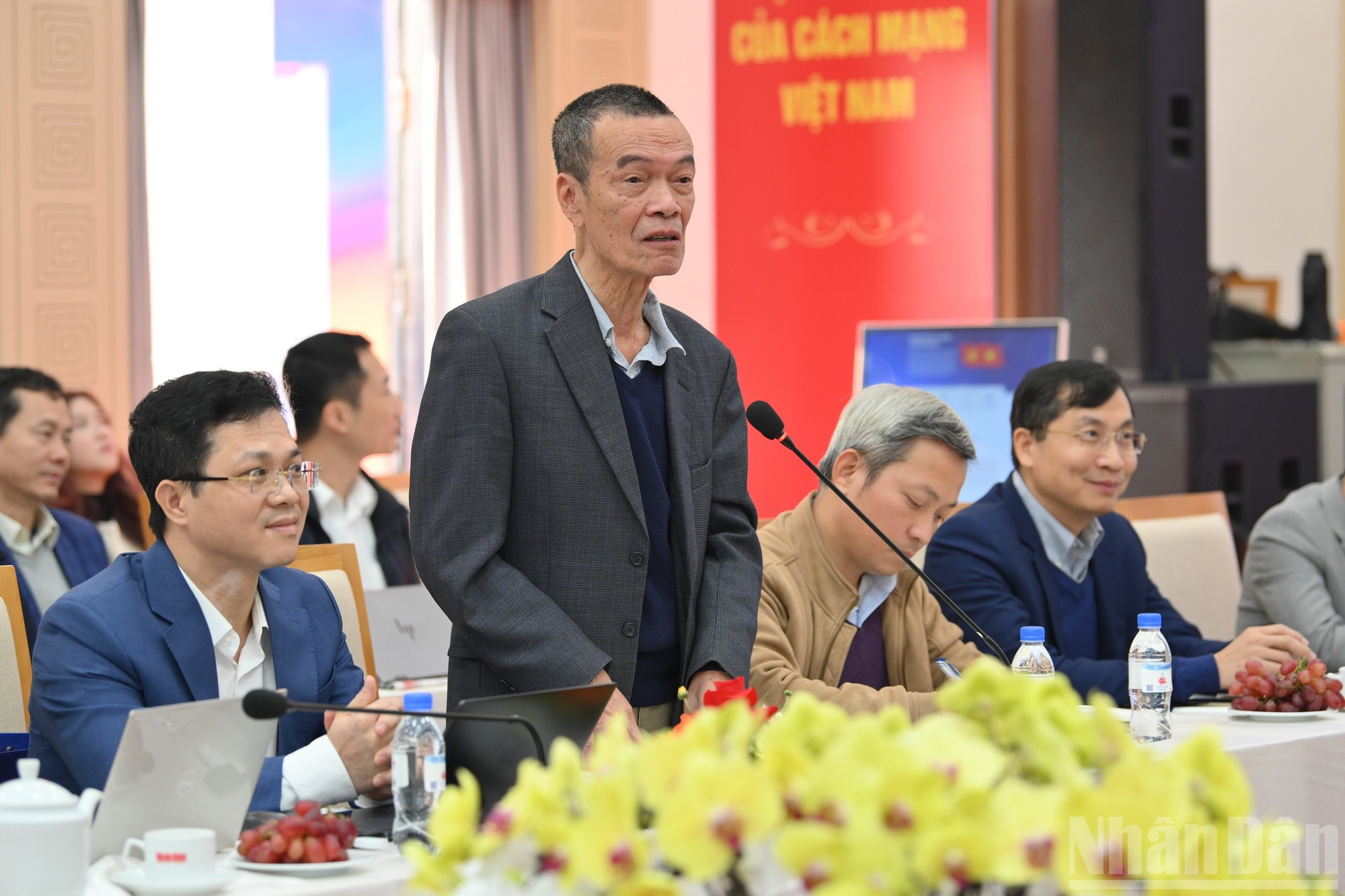 El doctor Nguyen Nhat Quang, director de la Asociación de Software y Servicios de Tecnología de la Información de Vietnam (Vinasa), señala dificultades en materia normativa, de recursos humanos e infraestructuras, particularmente para las pequeñas y medianas empresas.