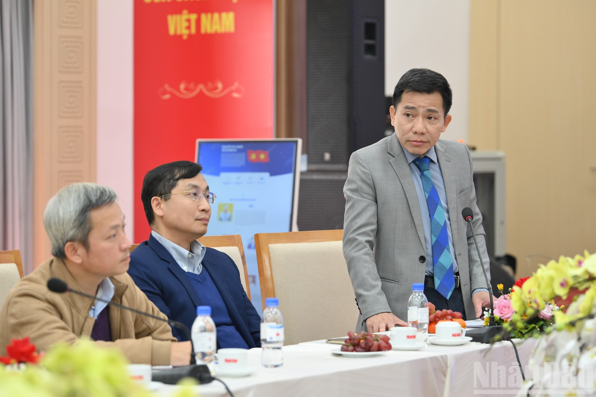 Nguyen Tat Thai, jefe adjunto del Departamento de Pronóstico, Estadísticas y Estabilidad monetario-financiera del Banco Estatal de Vietnam, en su intervención.