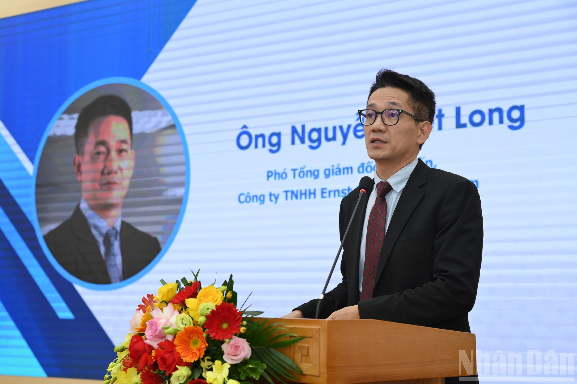 Nguyen Viet Long, vicedirector general y consejero de la empresa Ernst &amp; Young Vietnam, tiene la palabra.