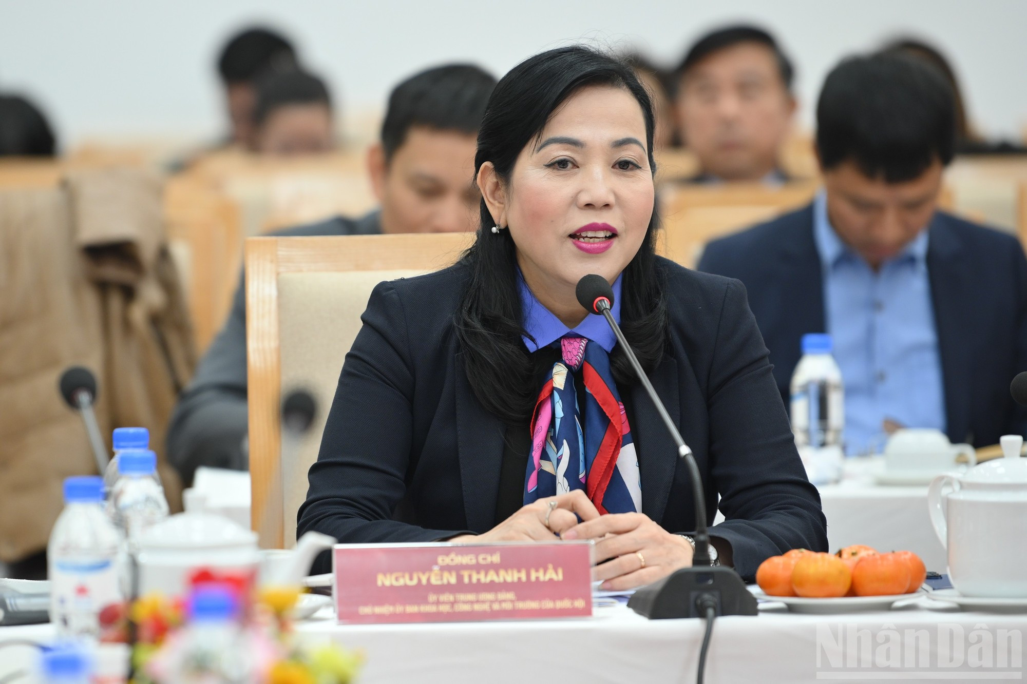 Nguyen Thanh Hai, miembro del CC y jefa de la Comisión de Ciencia, Tecnología y Medio Ambiente de la Asamblea Nacional de Vietnam, interviene en el coloquio.