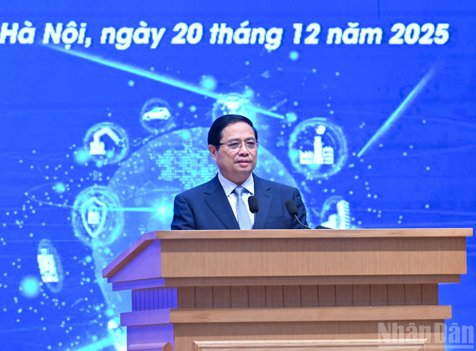 El jefe de Gobierno interviene en el foro.