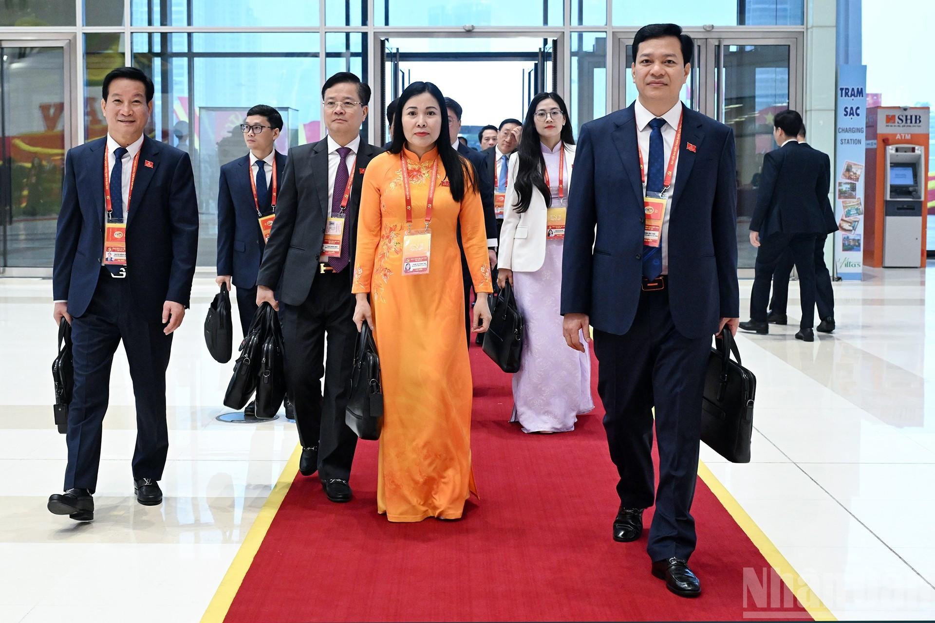 Delegados del XIV Congreso Nacional del Partido acuden al Centro Nacional de Convenciones.