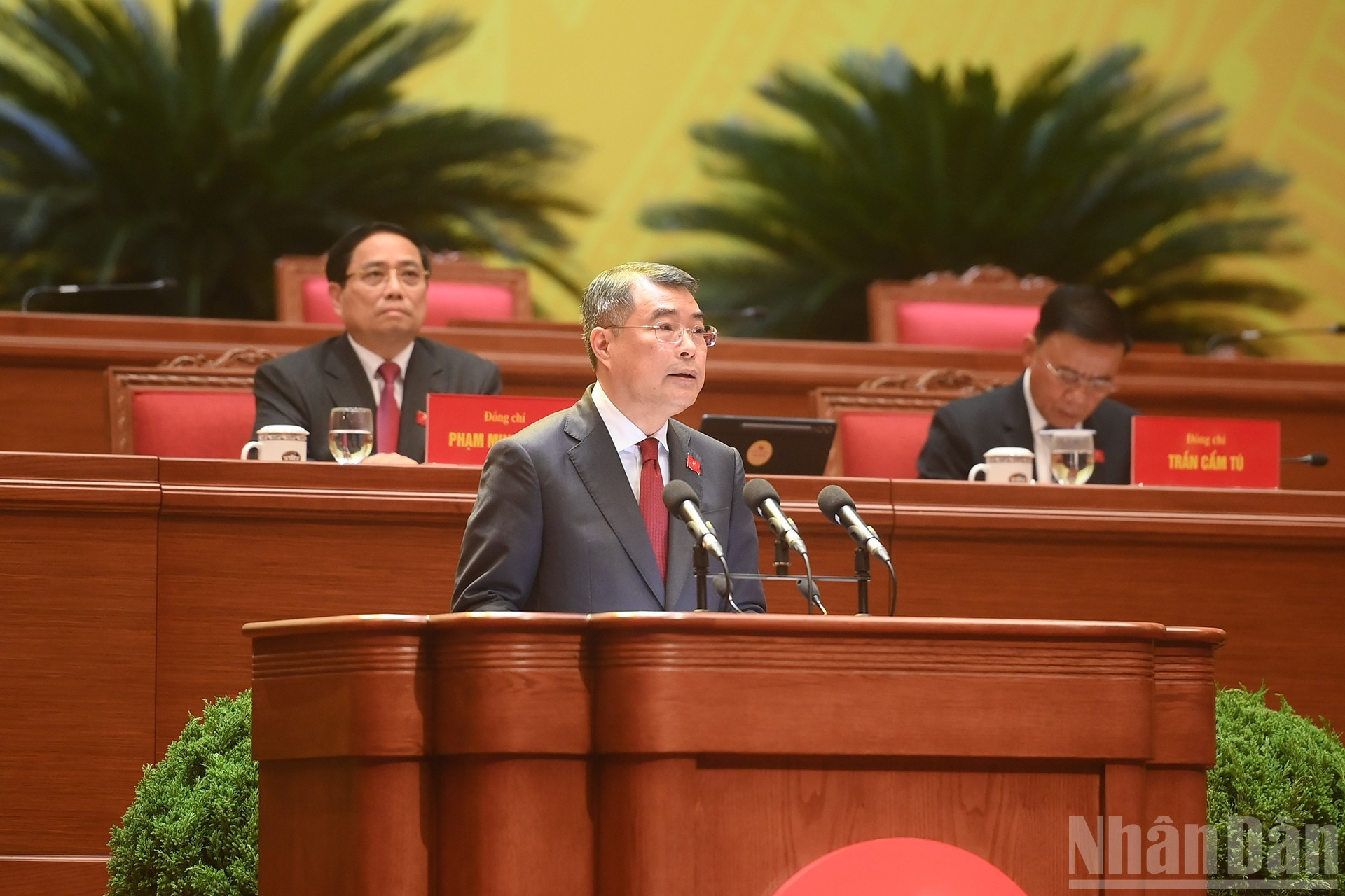 Le Minh Hung, miembro del Buró Político y del Secretariado del Comité Central del Partido y jefe de su Comisión de Organización, tiene la palabra.