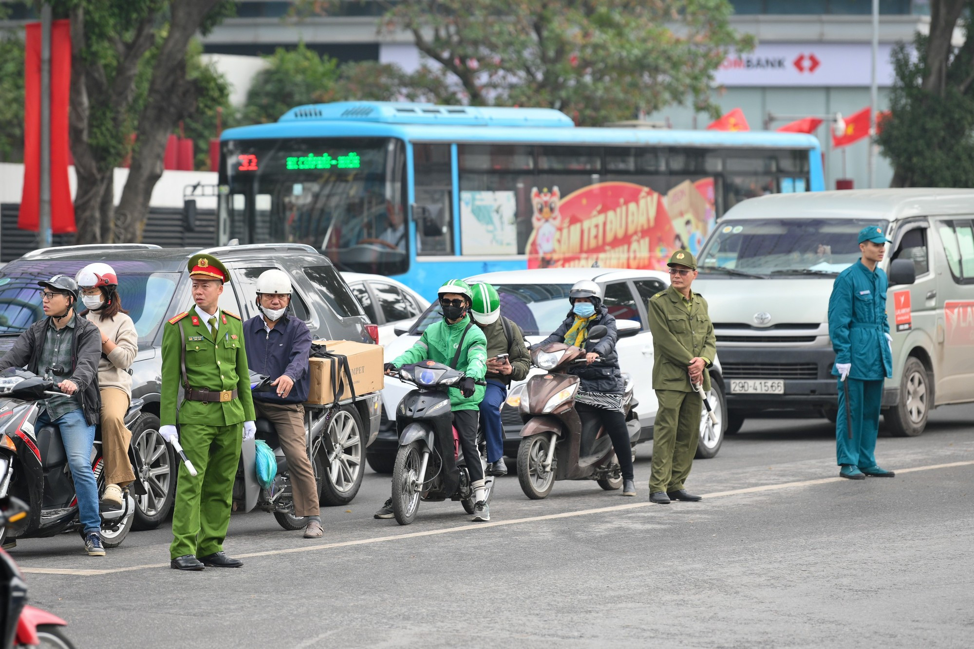 Las fuerzas de seguridad pública locales se mantienen al corriente de su territorio y colaboran con colegas del contingente municipal para realizar el patrullaje y detectar problemas a tiempo.