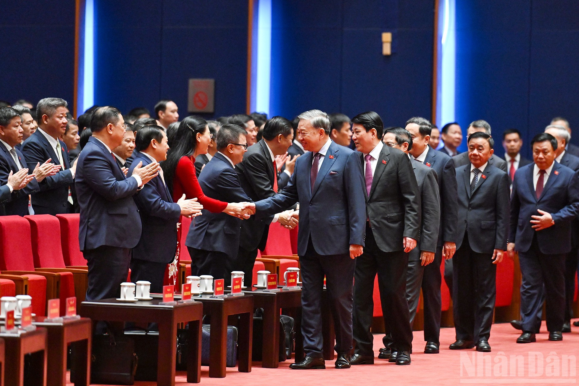 Dirigentes del Partido y del Estado llegan a la sesión.