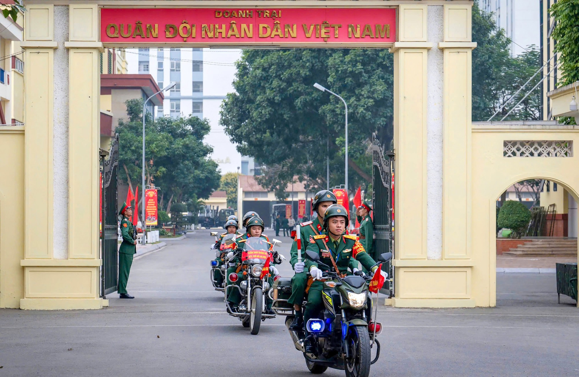 El ejército también despliega varias de sus unidades para la tarea.