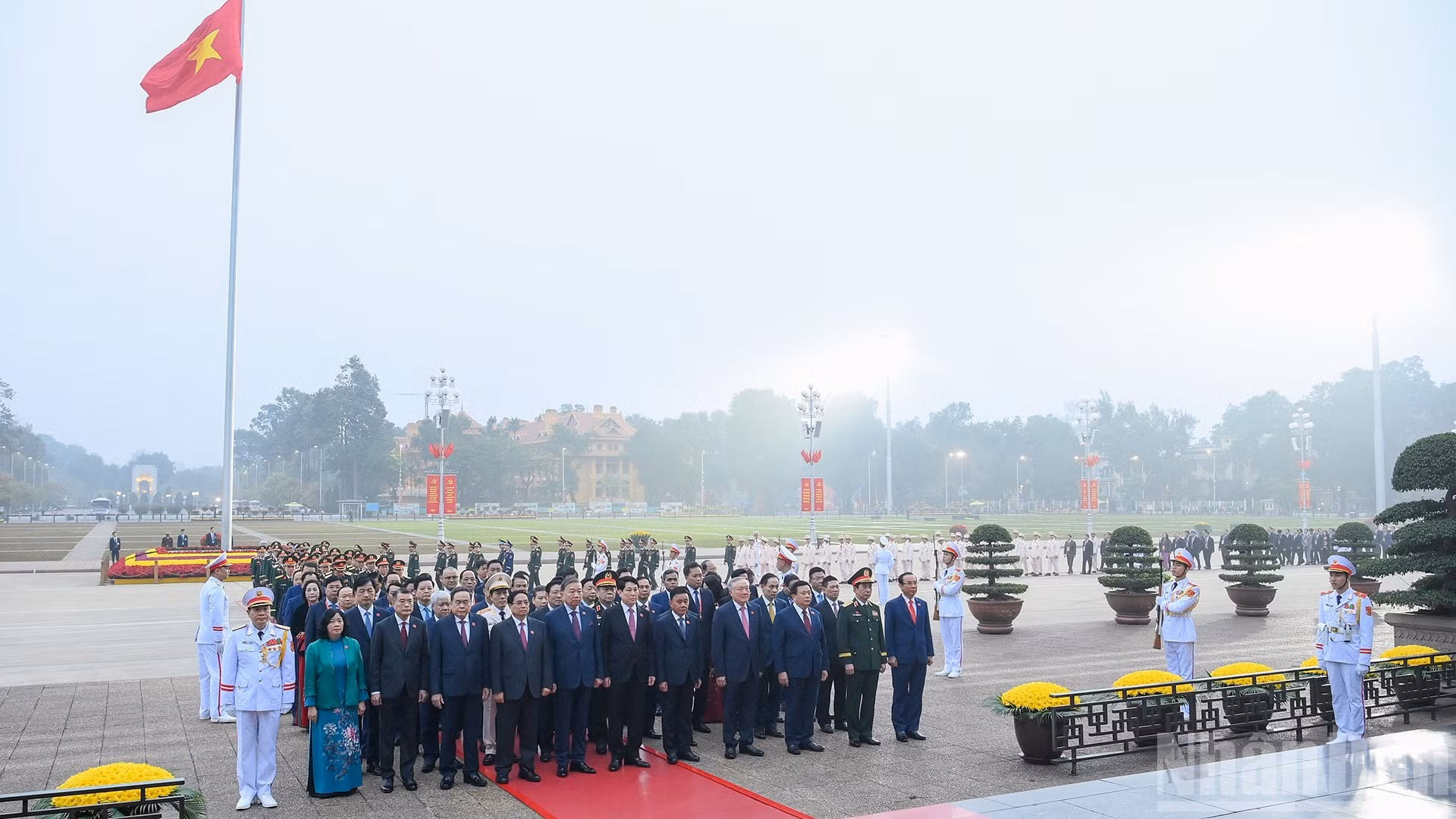 [Foto] Delegados del XIV Congreso Nacional del PCV rinden homenaje al Presidente Ho Chi Minh