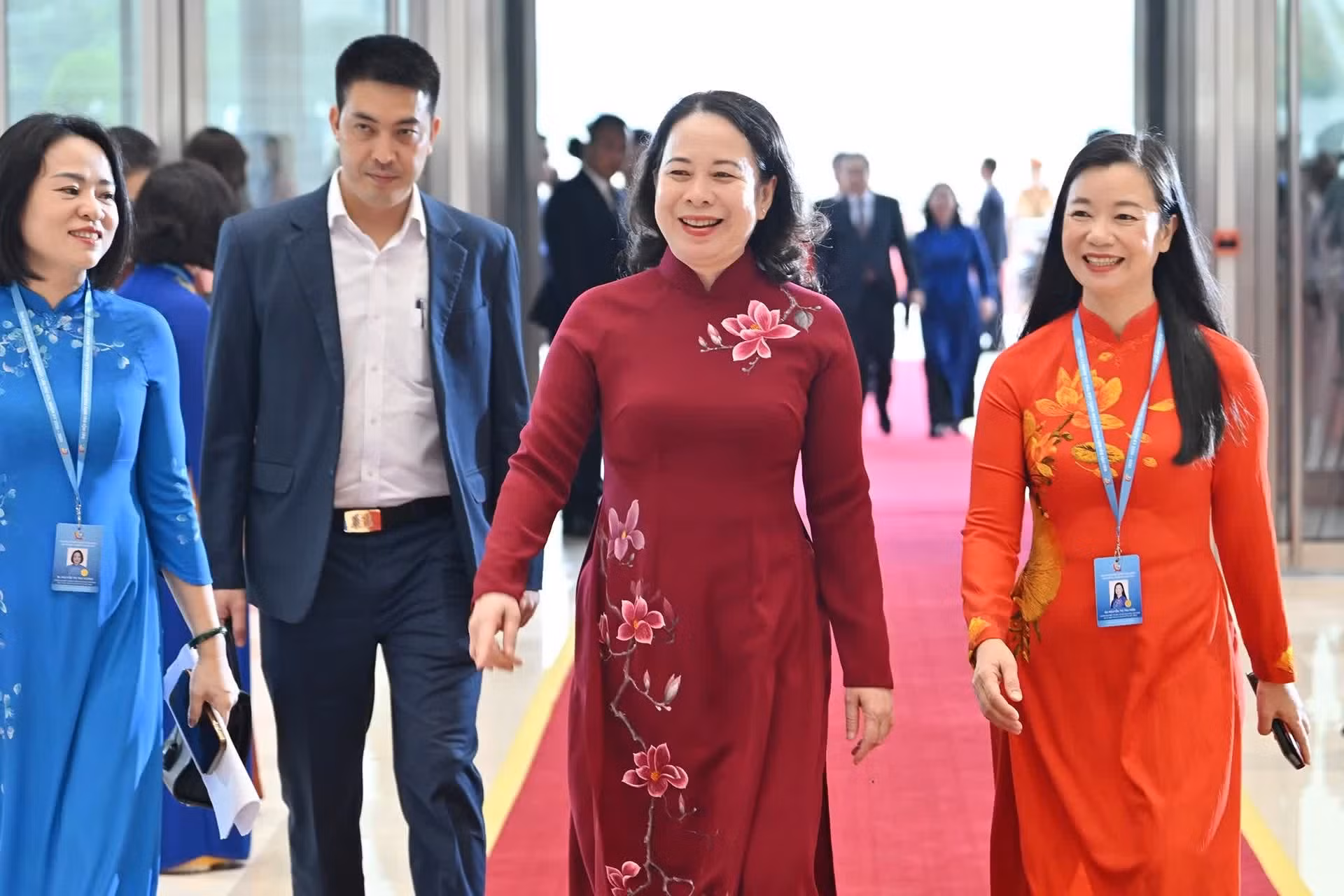 La secretaria del Comité Central del Partido y vicepresidenta del Estado, Vo Thi Anh Xuan, asiste al Congreso.