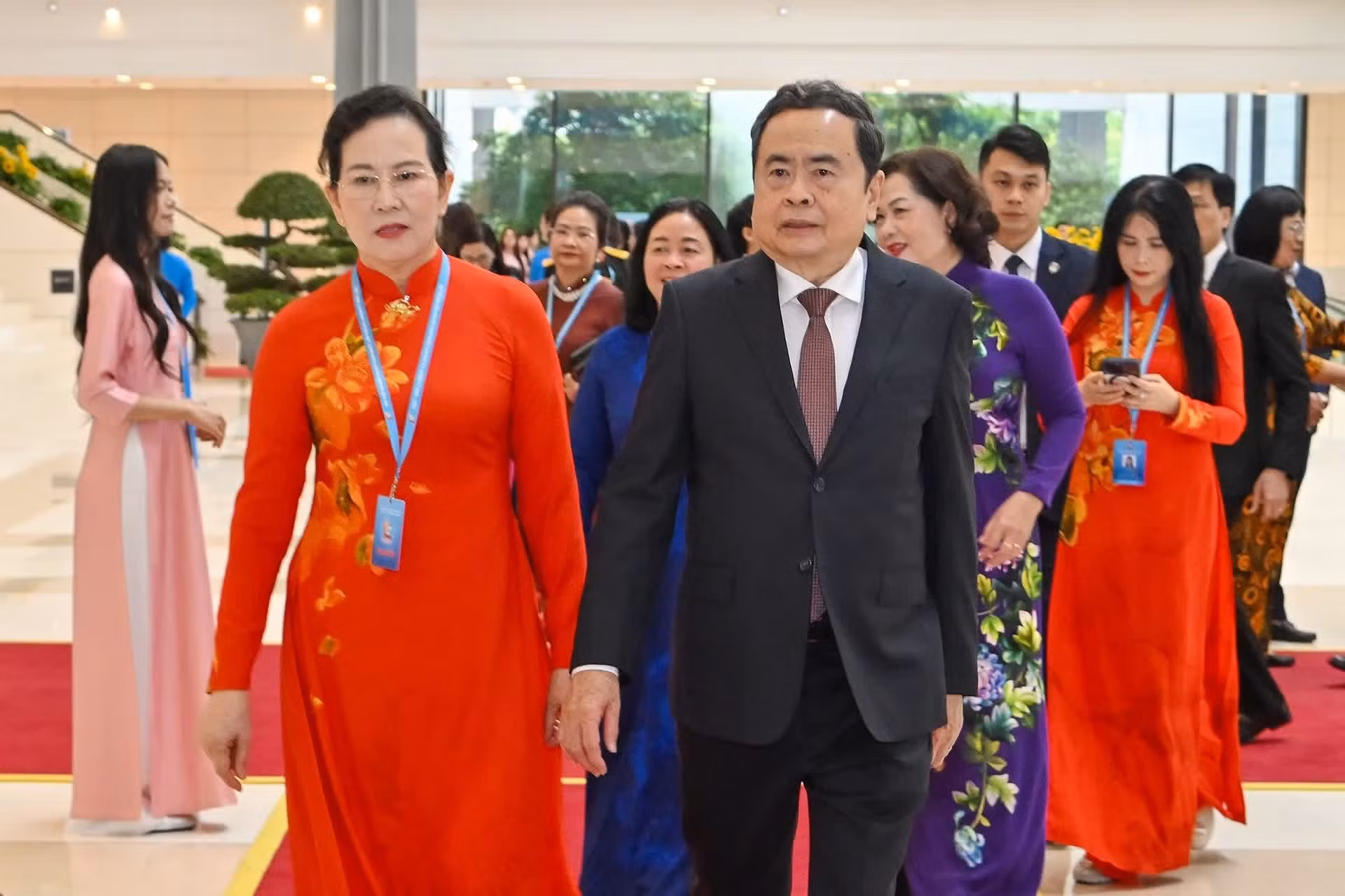 Tran Thanh Man, miembro del Buró Político del Comité Central del Partido y presidente de la Asamblea Nacional, llega a la cita.