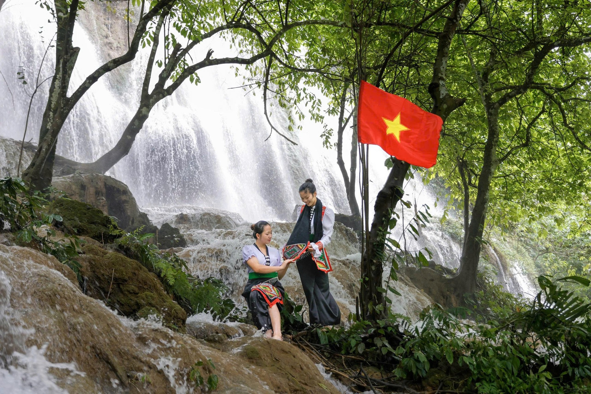 Muchachas de la etnia local Thai.