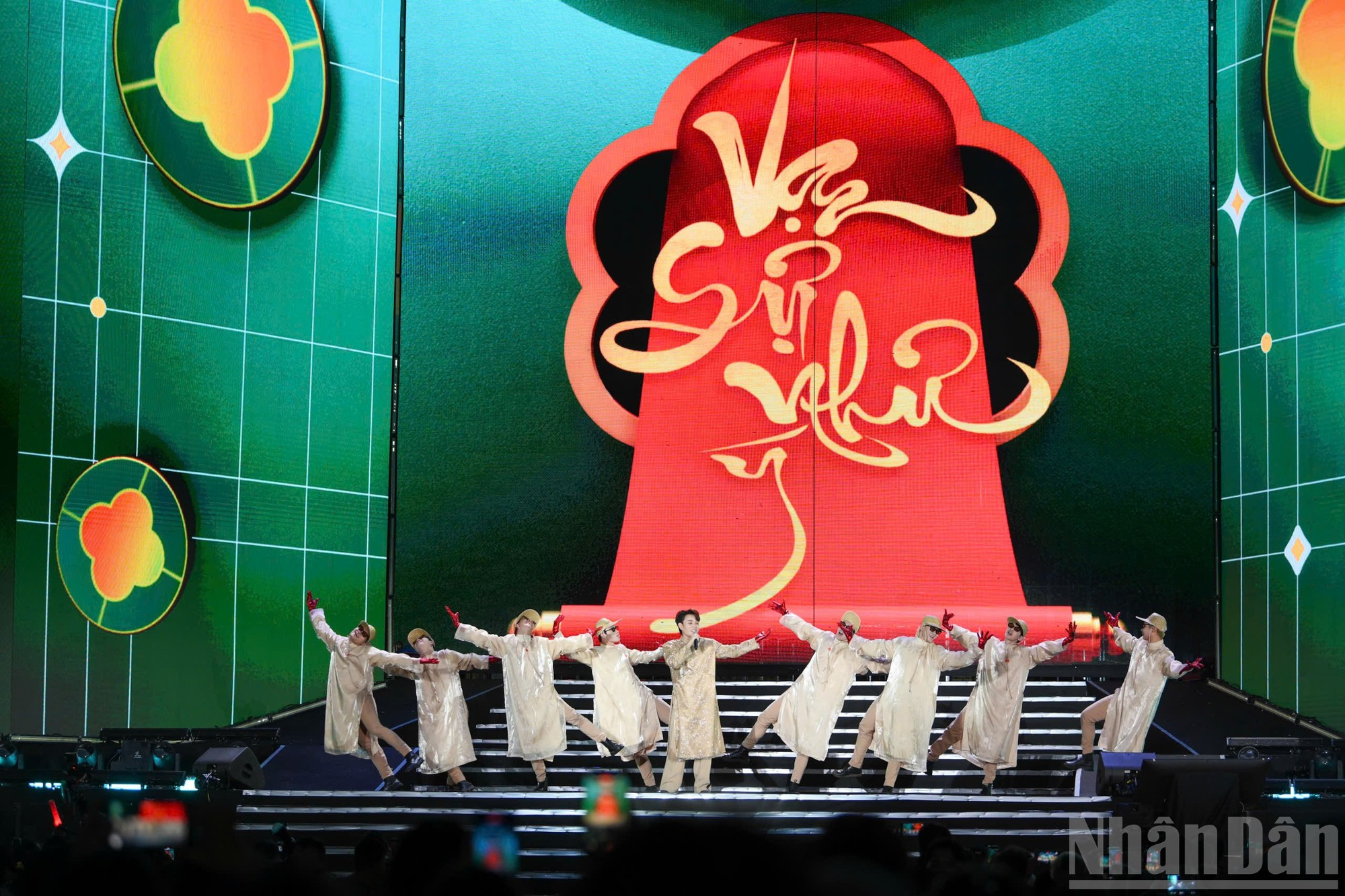 Este magno programa cultural y artístico es una colaboración del periódico Nhan Dan (Pueblo) y el Comité Popular de Hanói.