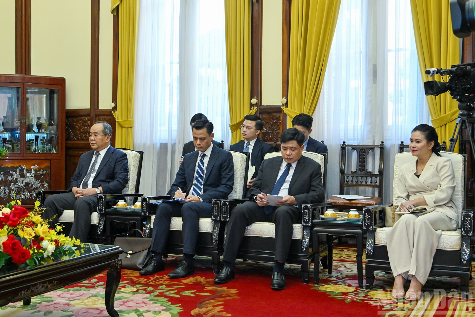 Representantes del país anfitrión.