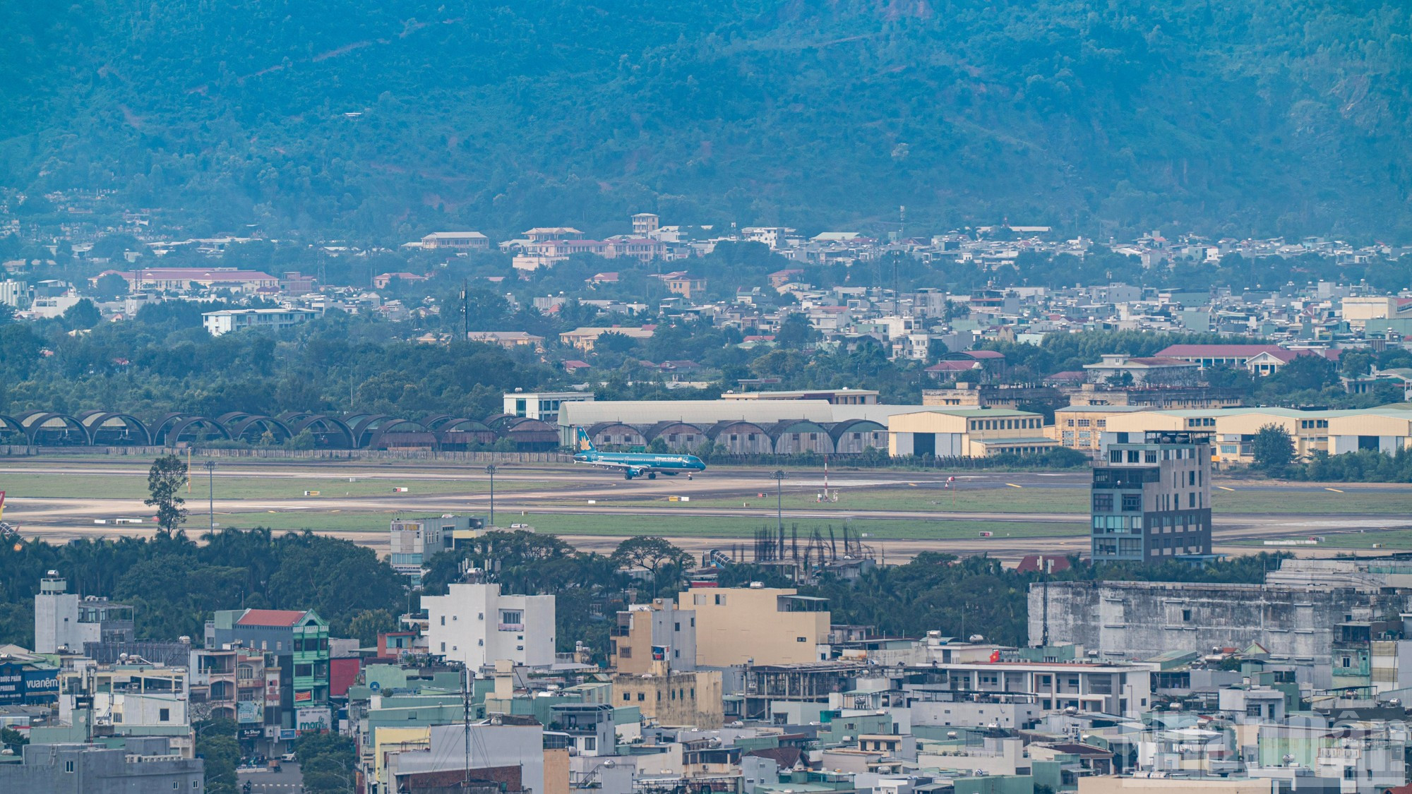 Un avión aterriza en el Aeropuerto Internacional de Da Nang.