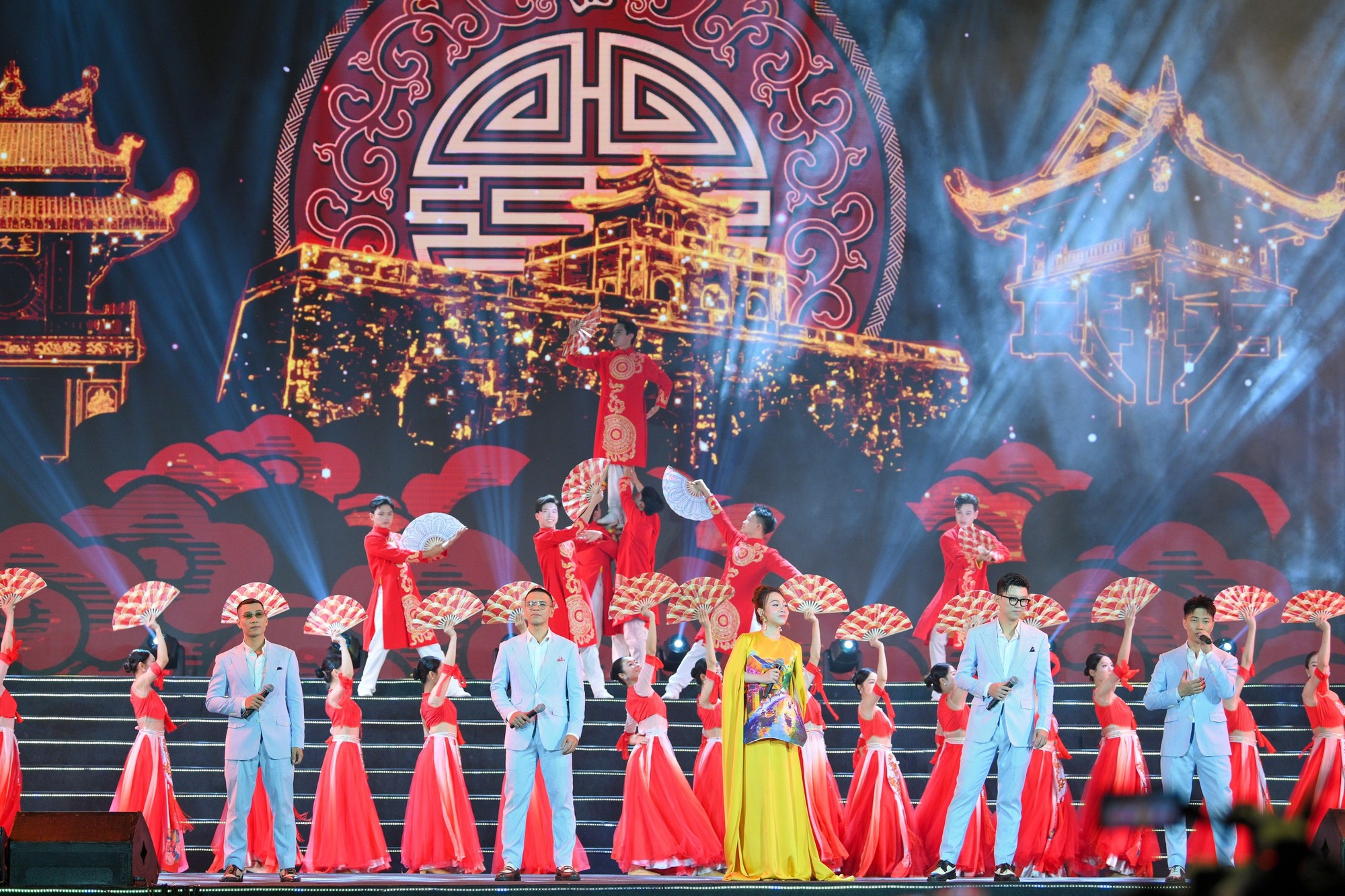 El festival ha cumplido su misión de enlazar el milenario acervo de la ciudadela imperial de Thang Long (actual Hanói) y la vida contemporánea, para abrir un nuevo ciclo de innovación en la capital.