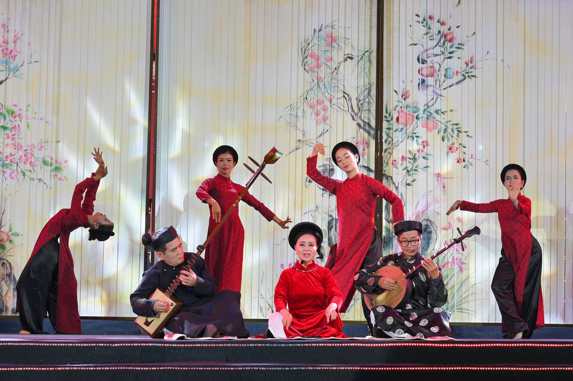 Singularidades culturales de Hanói recreadas en el escenario.