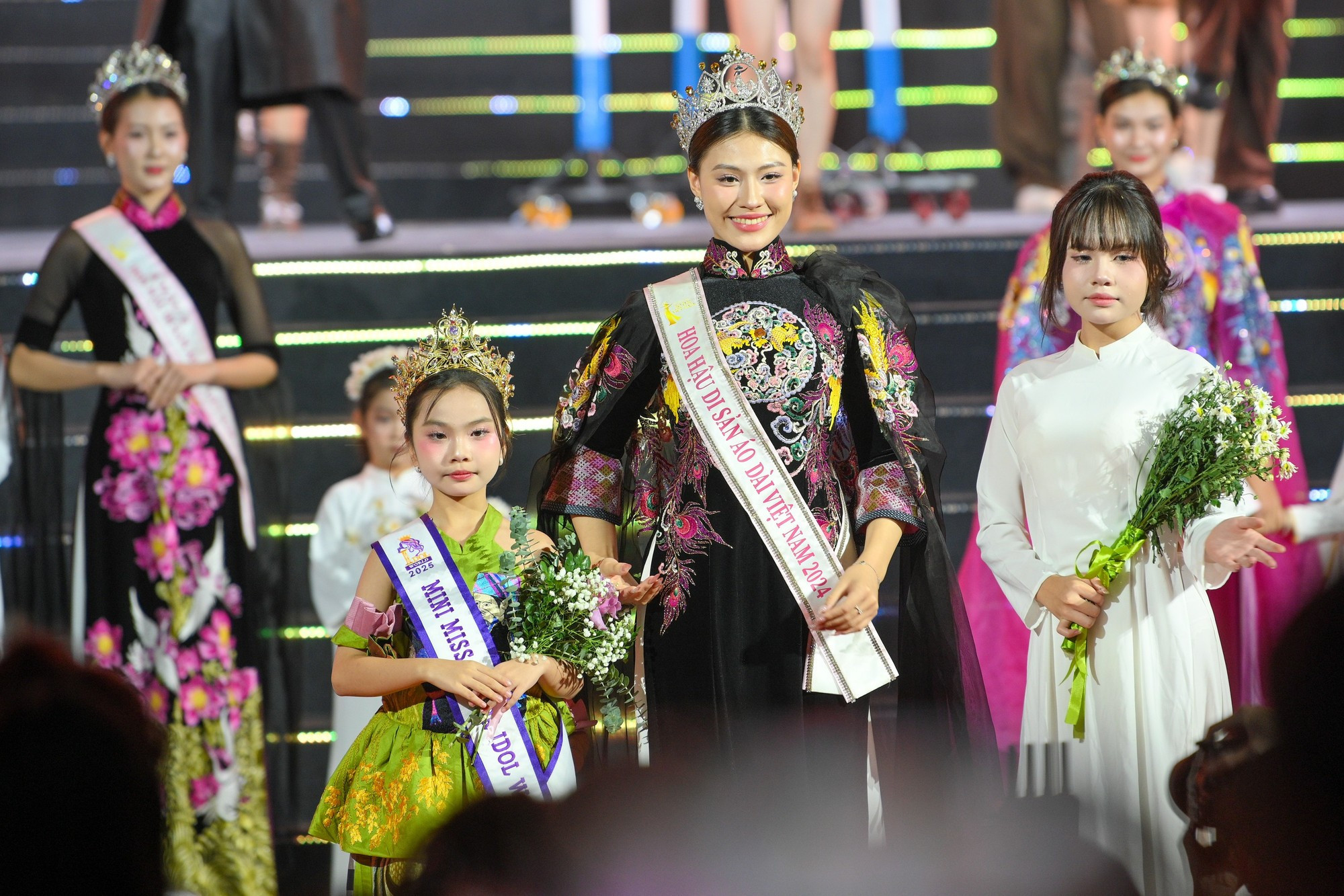 El “ao dai” (túnica tradicional de los vietnamitas).