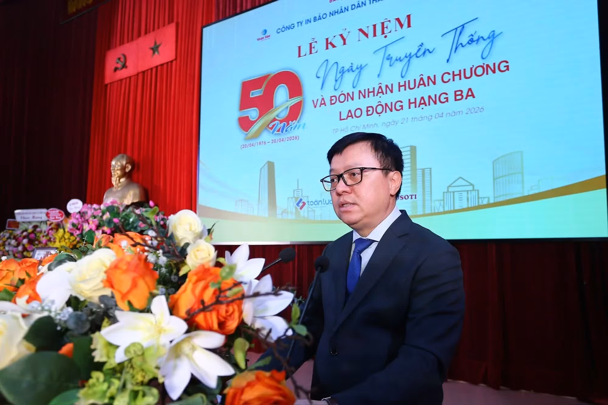 Le Quoc Minh, miembro del Comité Central del Partido Comunista de Vietnam (PCV), secretario del Comité del PCV y presidente-editor del periódico Nhan Dan, subjefe de la Comisión de Propaganda y Movilización de Masas del Comité Central del PCV y titular de la Asociación de Periodistas del país, en su intervención.