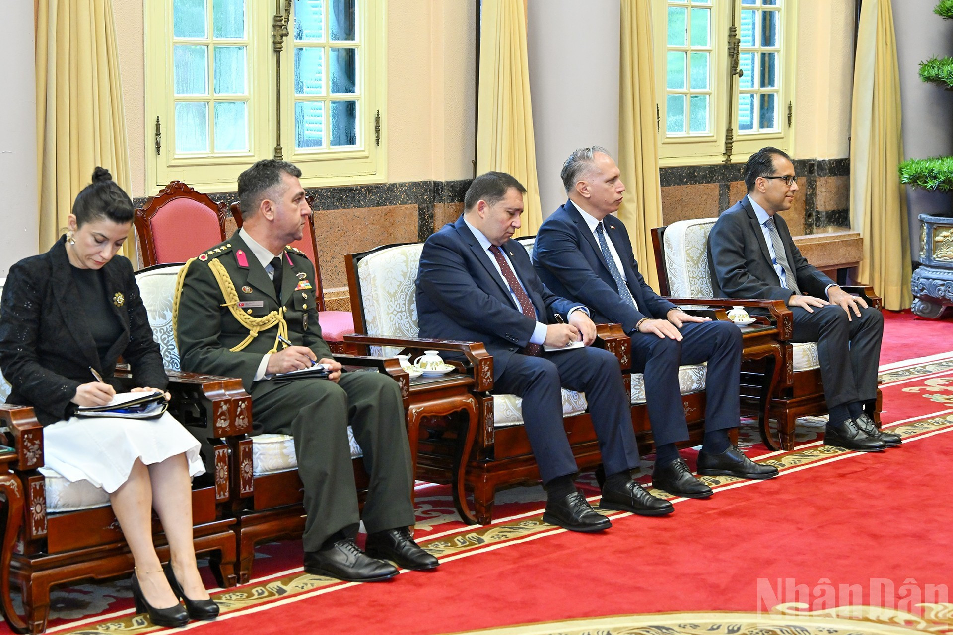 Miembros de la delegación del ministro Yasar Guler.