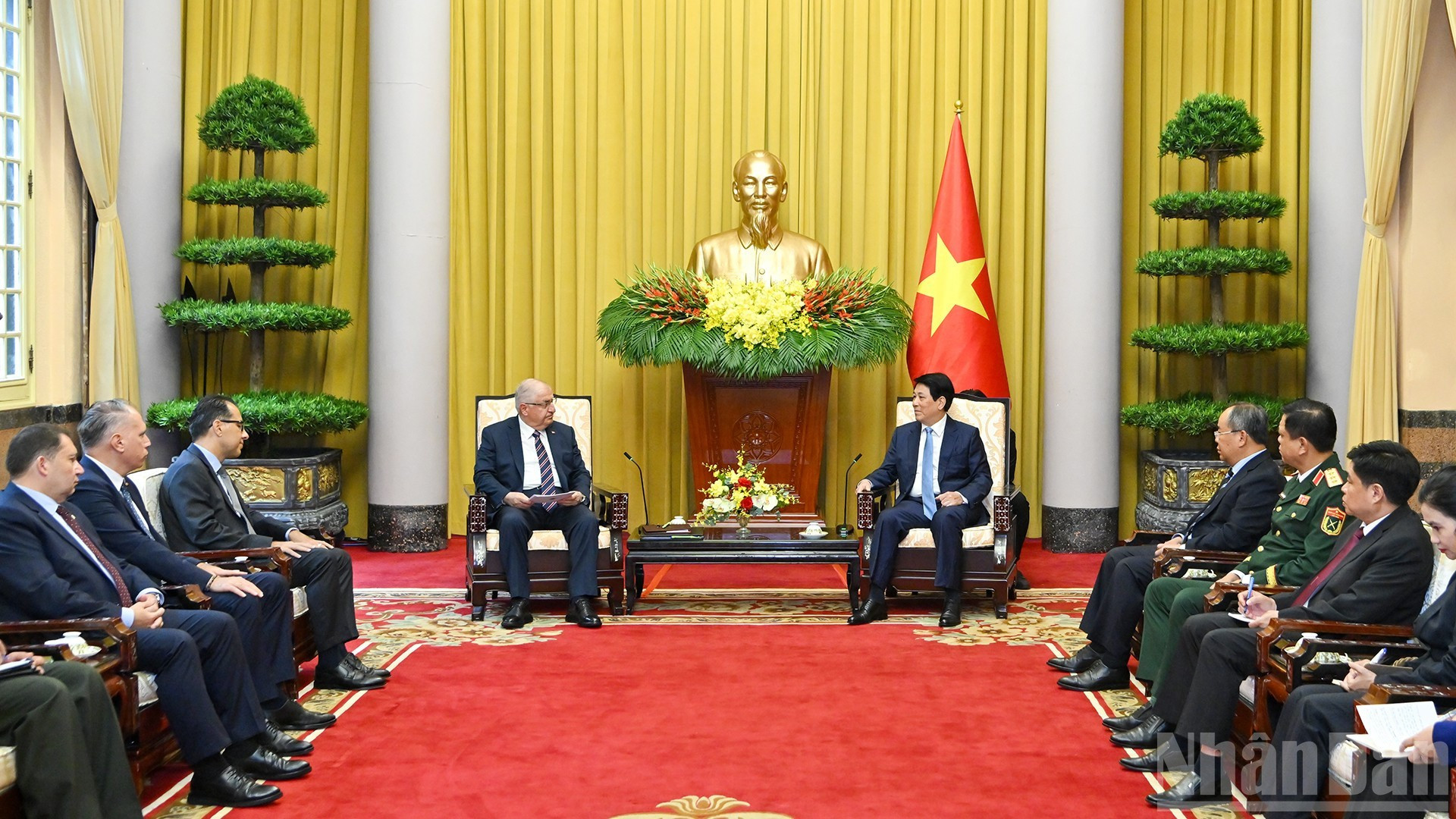 [Foto] Presidente de Vietnam recibe a ministro turco de Defensa Nacional