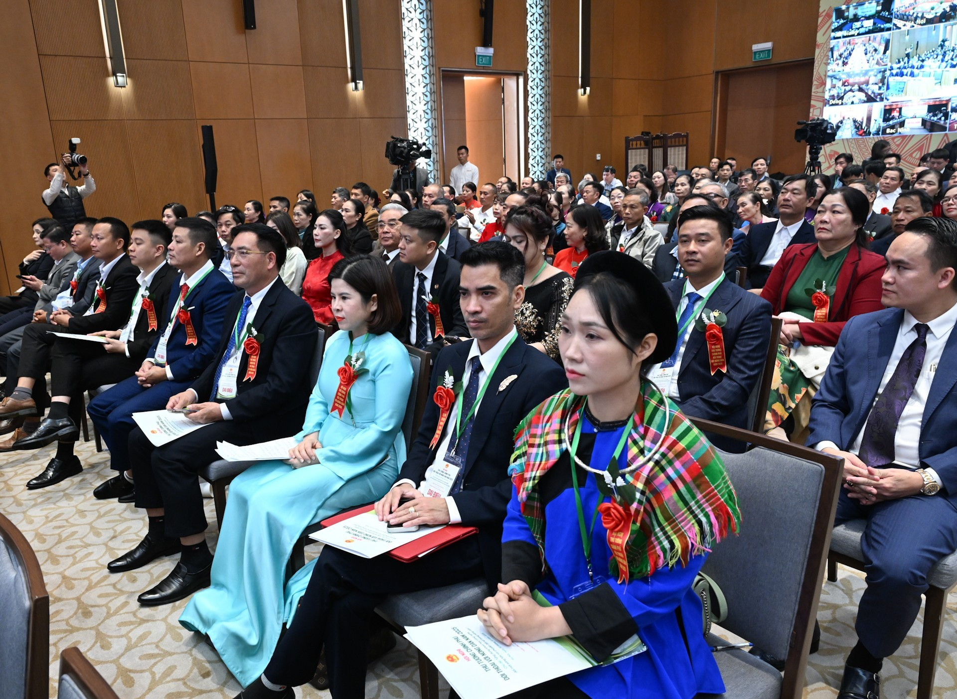 Delegados al diálogo.