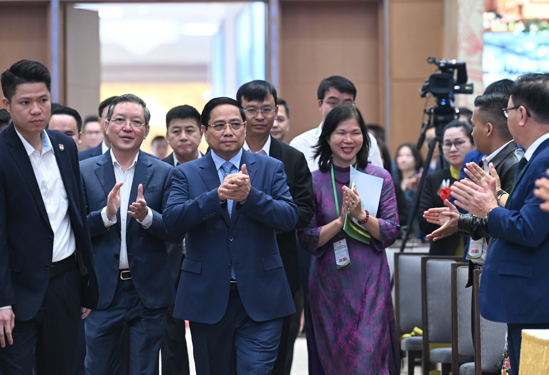 El premier Pham Minh Chinh llega al evento.