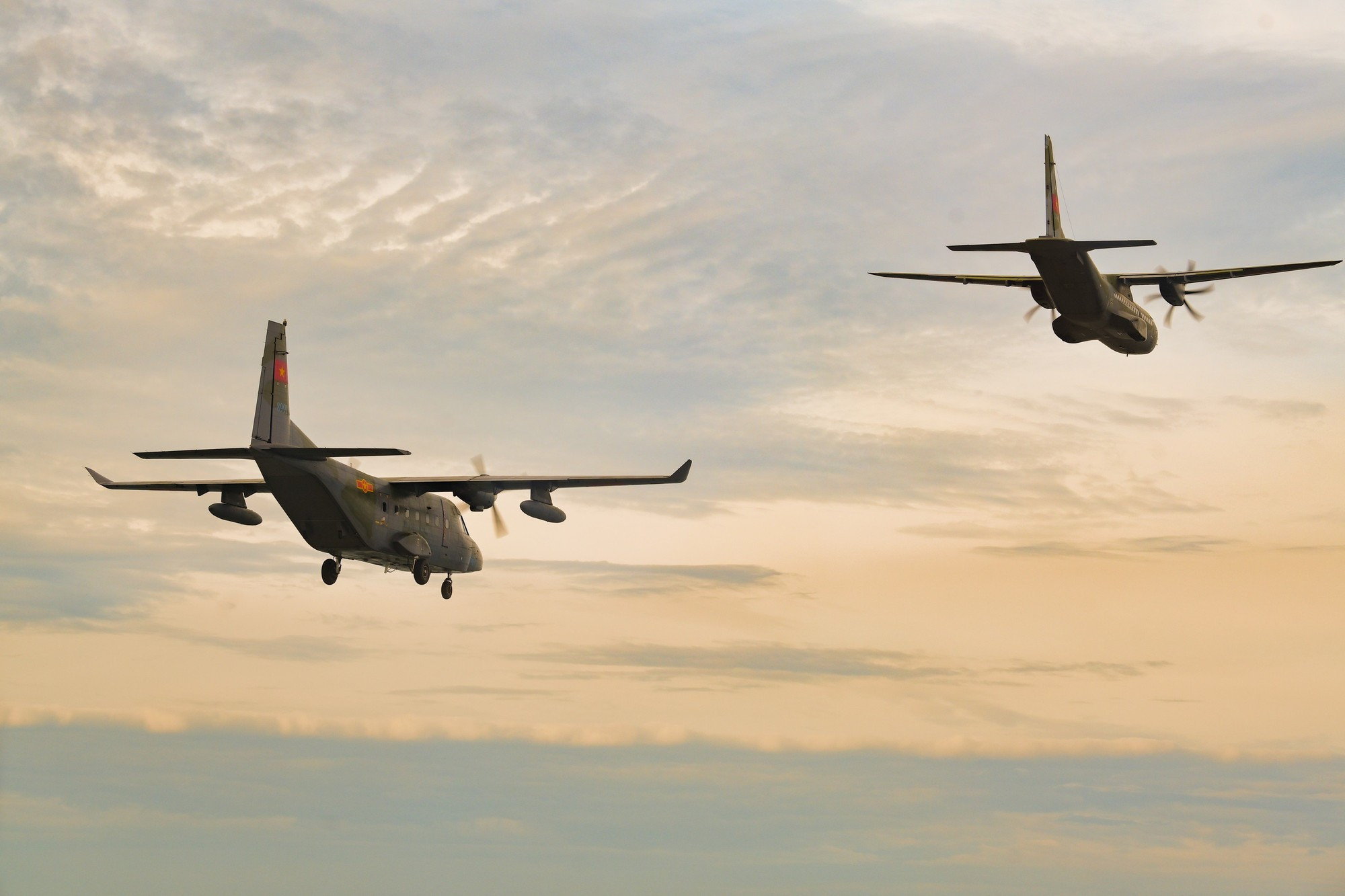 Los aviones deben volar a la distancia y en la posición planificadas.