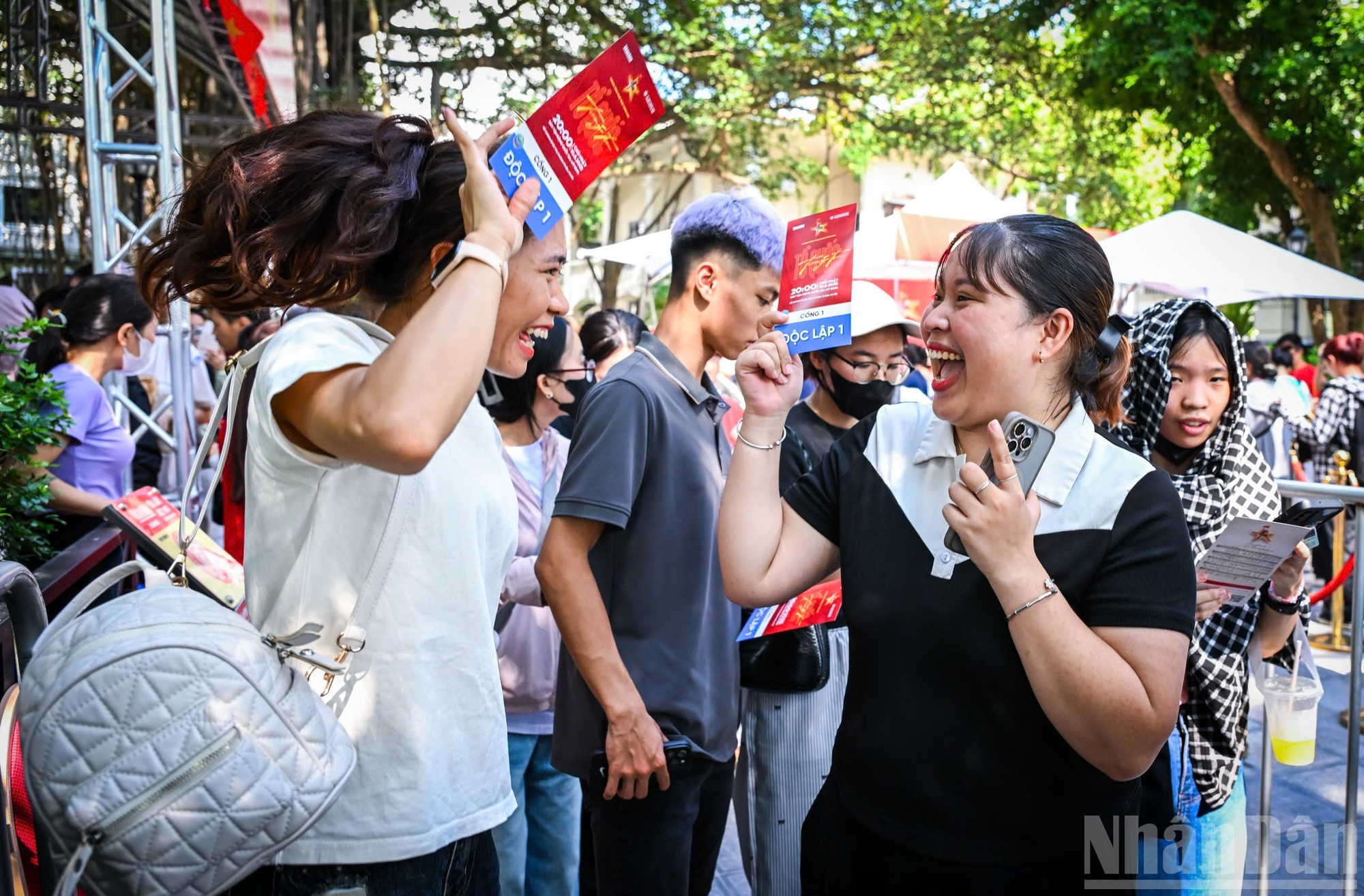 [Foto] Largas colas para conseguir entradas del concierto “La Patria en el corazón”
