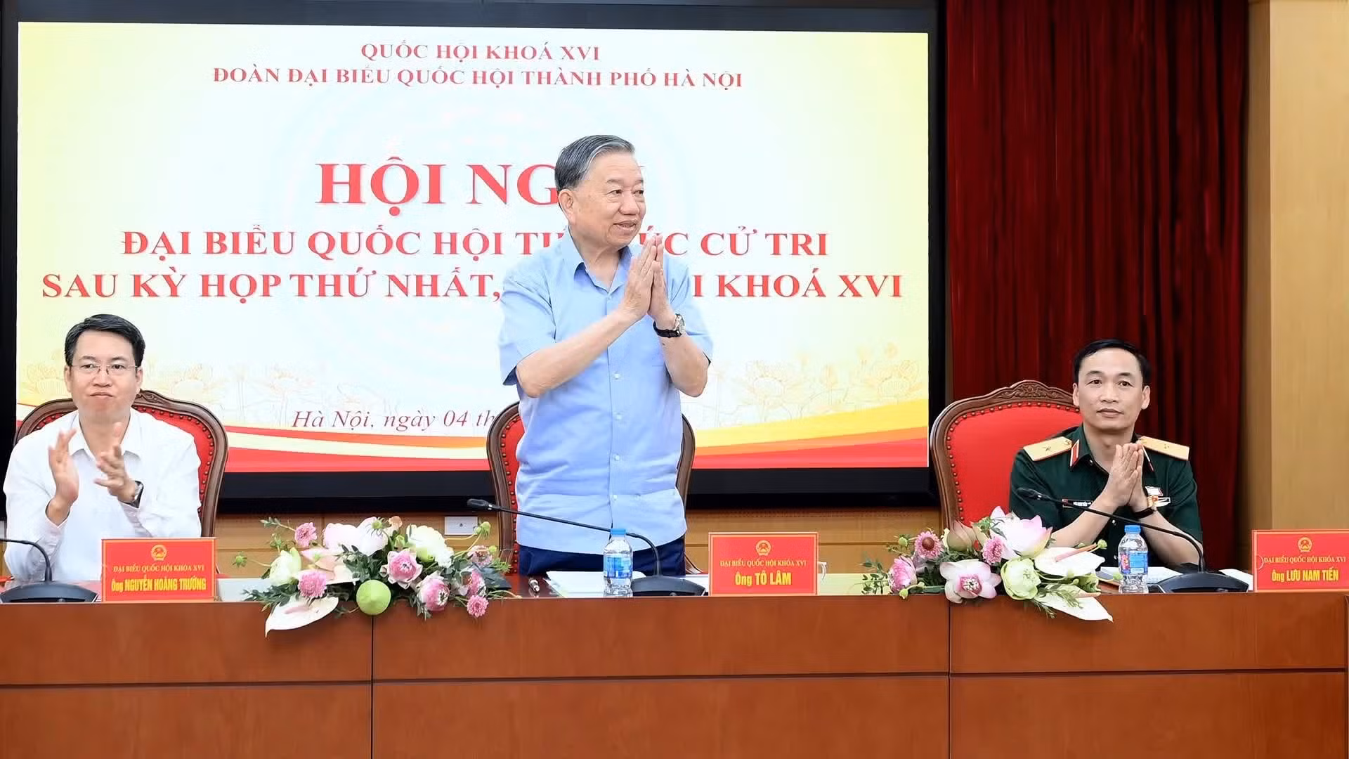 El secretario general del Partido Comunista de Vietnam y presidente del país, To Lam, se reúne con votantes de la circunscripción electoral 1 en Hanói, en ocasión del término del primer período de sesiones de la Asamblea Nacional de la XVI legislatura.