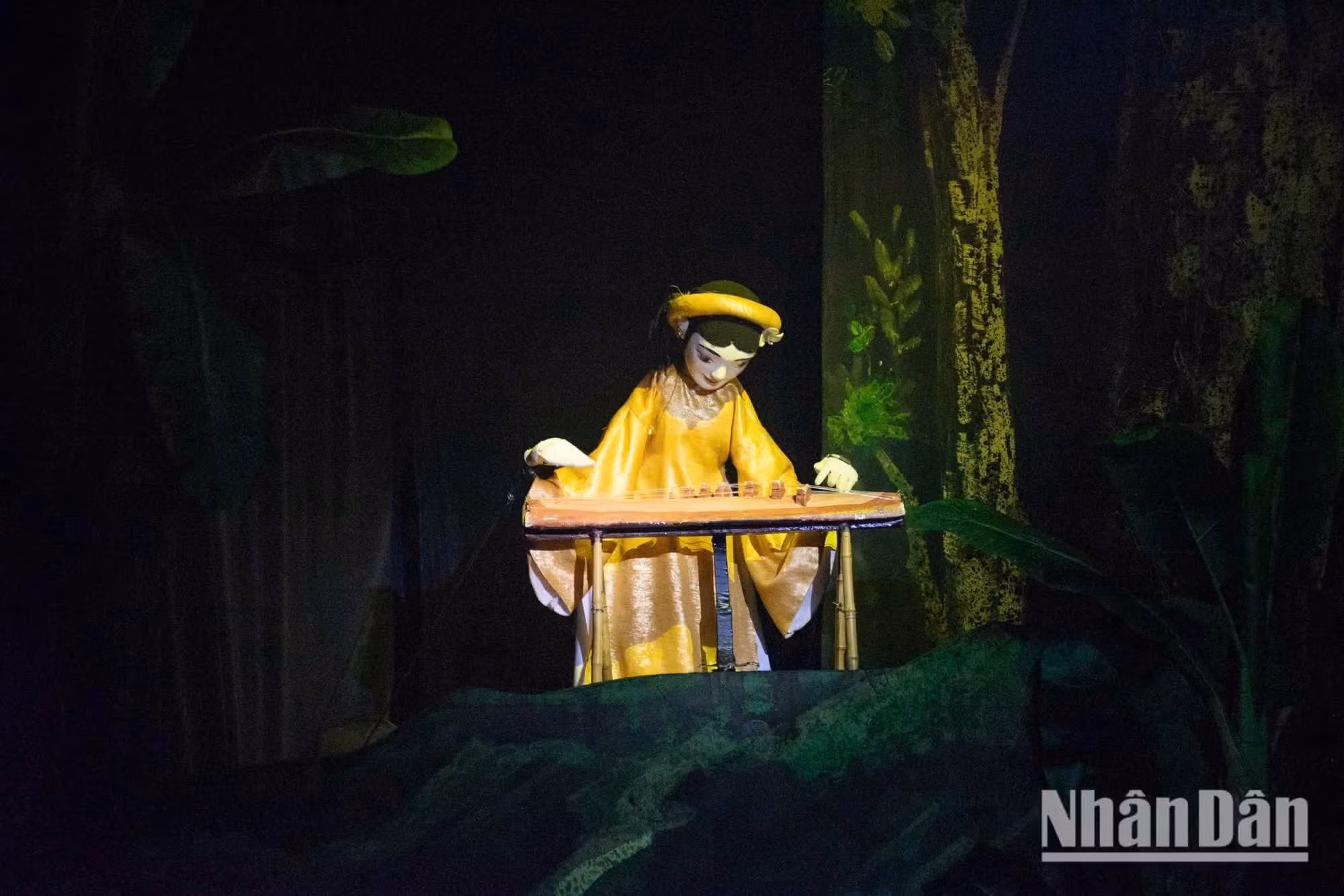 La persona detrás de las marionetas utilizadas es el Artista Destacado The Khien, quien las moldeó con sofisticación y logró inculcar en ellas la riqueza cultural de la capital.