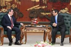 [Foto] Premier vietnamita recibe al enviado especial del Partido y del Estado de Cuba