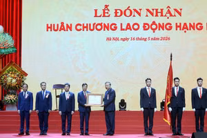 [Foto] Máximo dirigente vietnamita asiste a la ceremonia por 120 aniversario de Universidad Nacional de Hanói